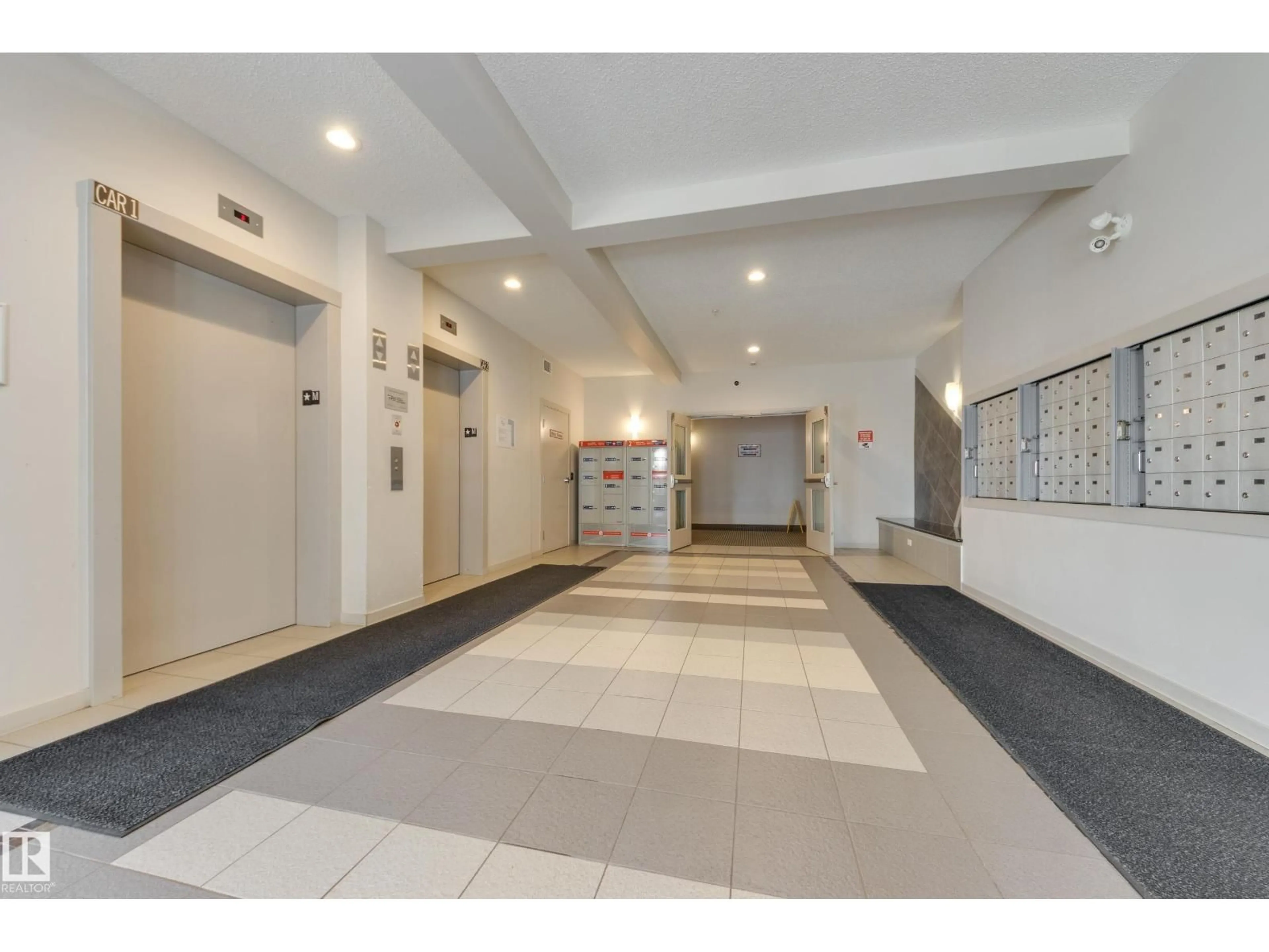 Indoor foyer for 120 - 120 RUTHERFORD RD, Edmonton Alberta T6W2K6