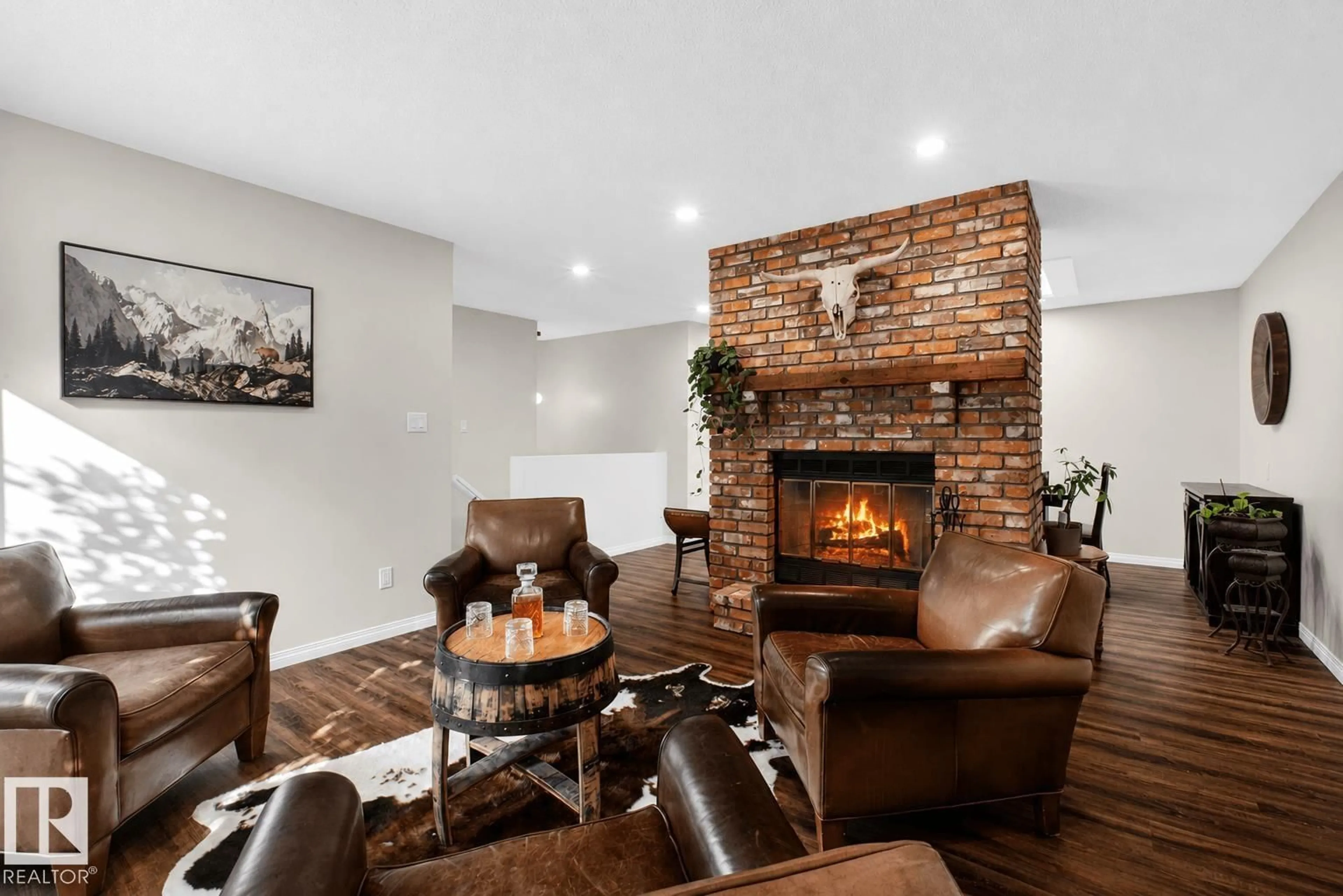 Living room with furniture, unknown for NW - 19016 92 AV, Edmonton Alberta T5T5P9
