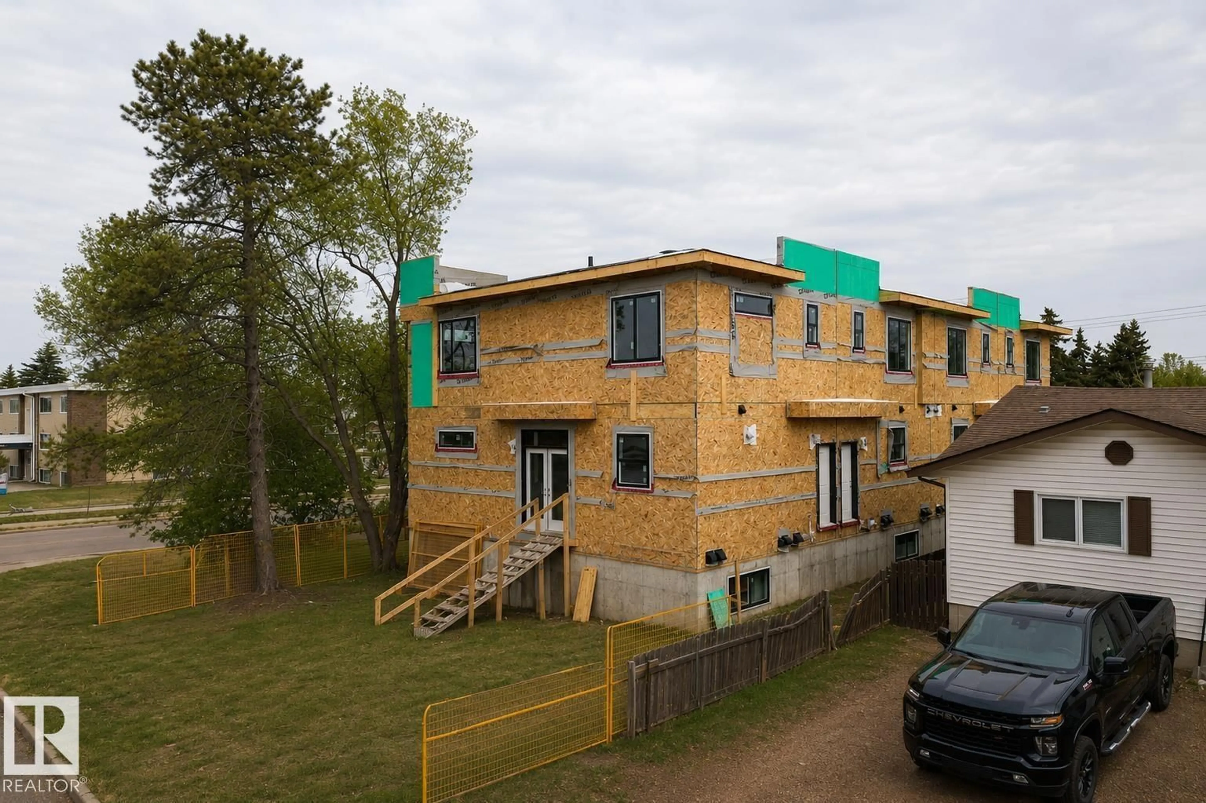 A pic from outside/outdoor area/front of a property/back of a property/a pic from drone, building for 9945 154 ST, Edmonton Alberta T5P2G8