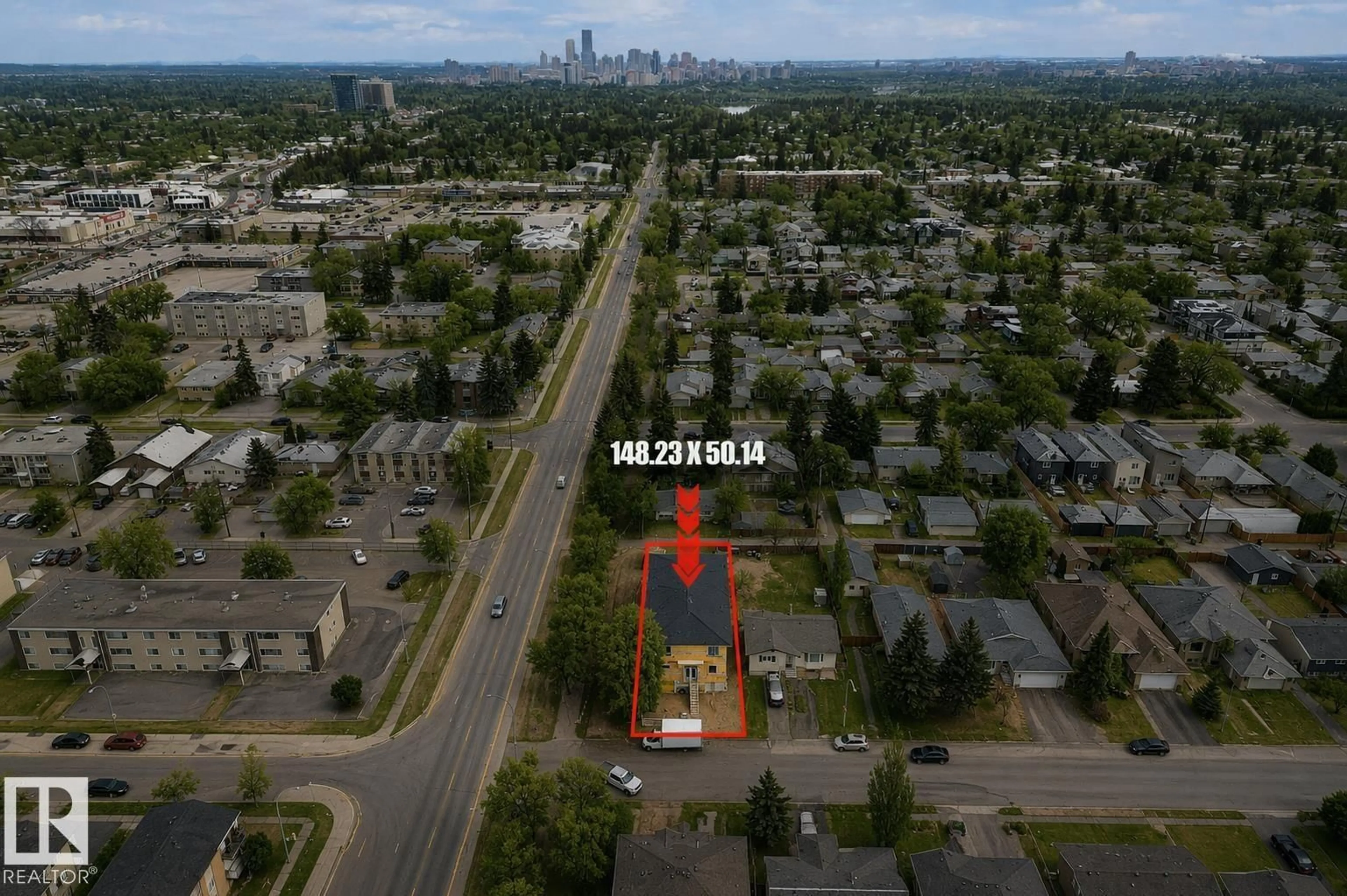 A pic from outside/outdoor area/front of a property/back of a property/a pic from drone, street for 9945 154 ST, Edmonton Alberta T5P2G8
