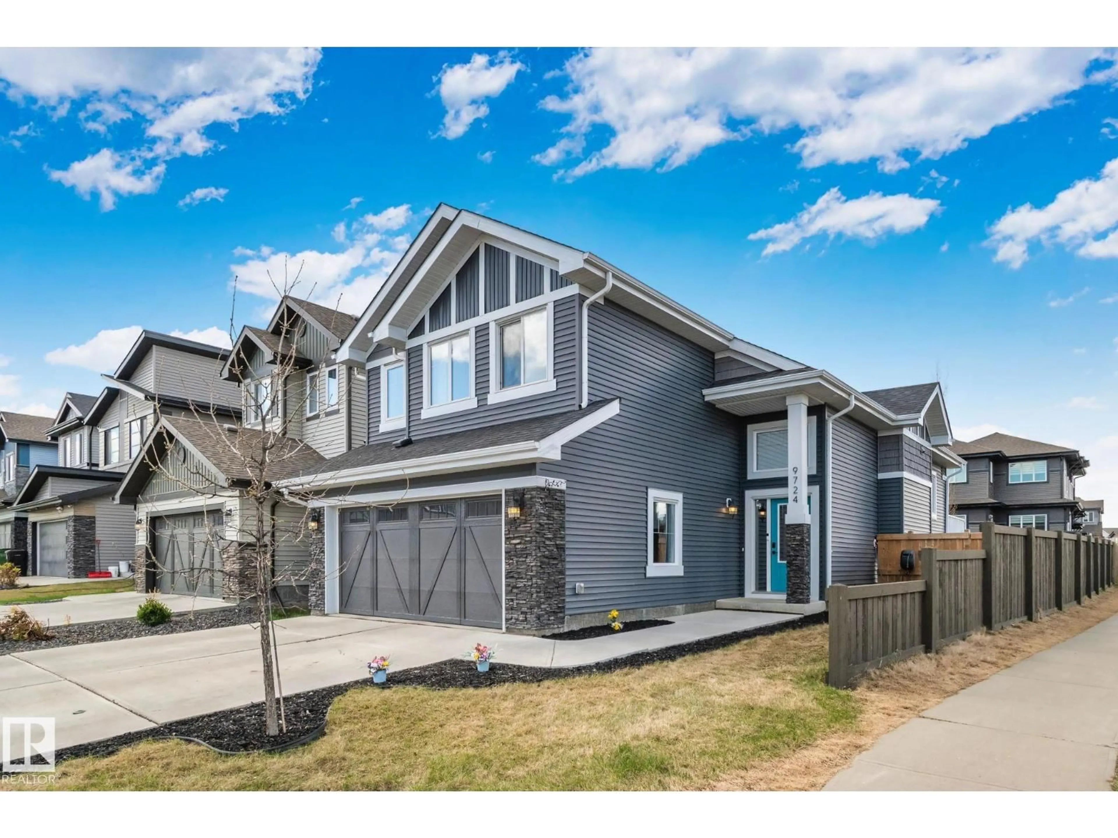 Home with vinyl exterior material, street for NW - 9724 223 ST, Edmonton Alberta T5T7B7