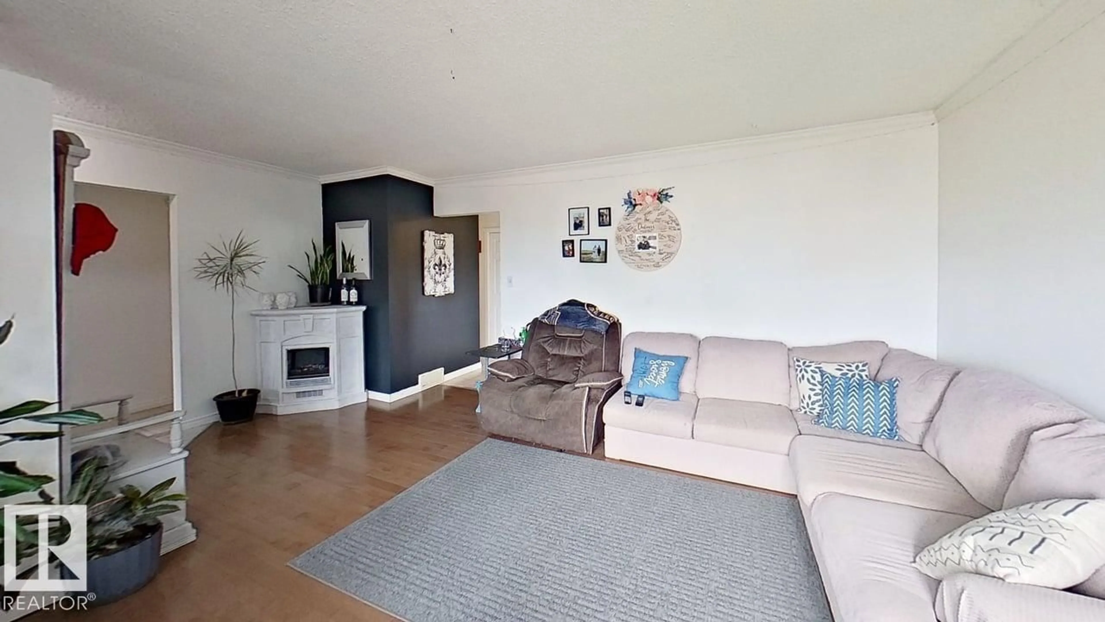 Living room with furniture, unknown for 32 GARDEN VALLEY DR, Stony Plain Alberta T7Z1H5