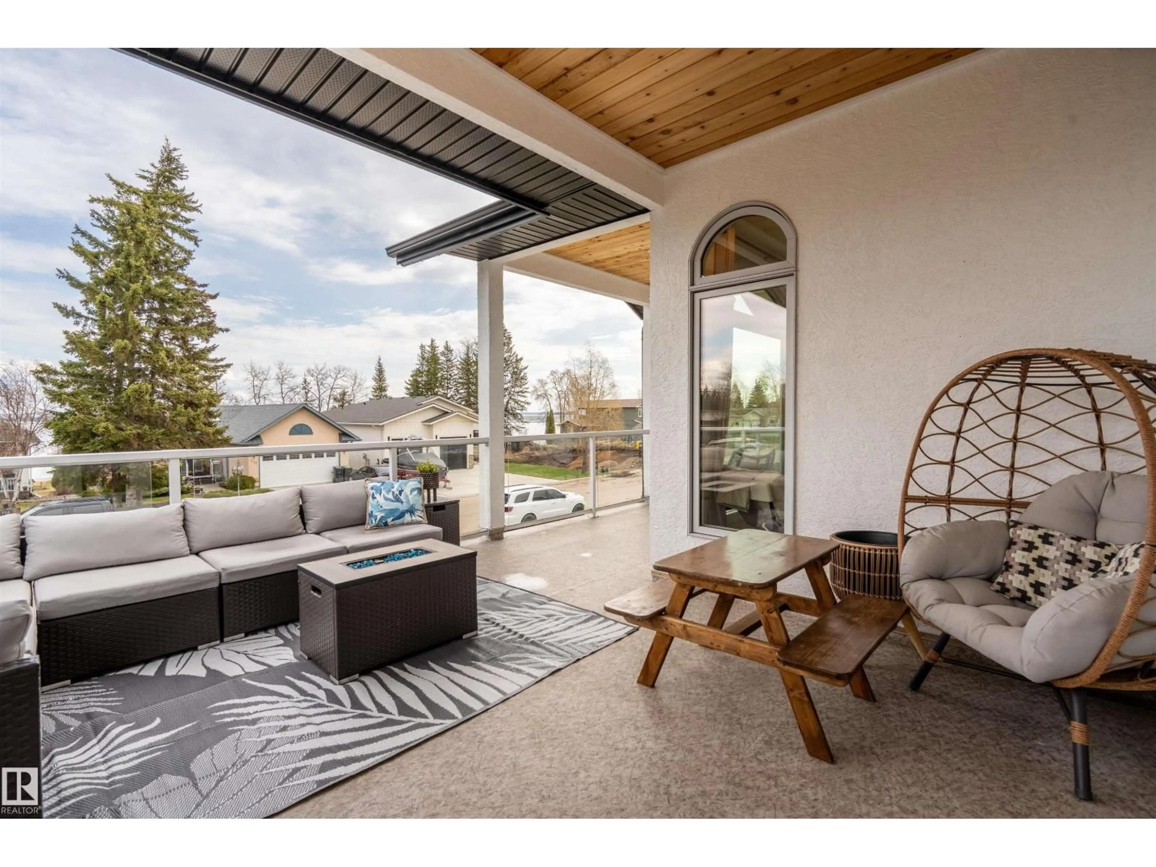 Patio, unknown for 711 BEACH AV, Cold Lake Alberta T9M1K7