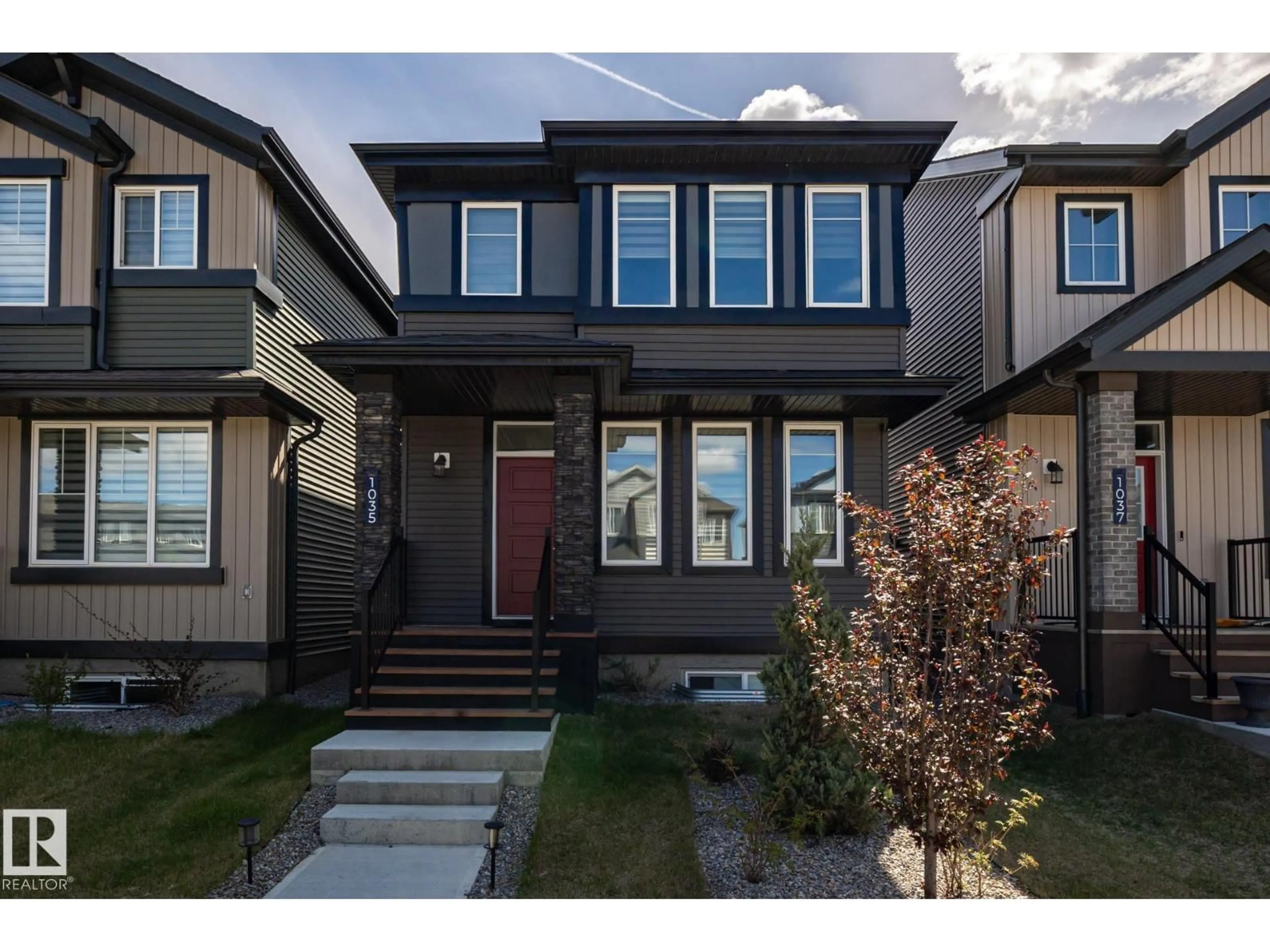 Home with vinyl exterior material, street for 1035 GOLDFINCH WY, Edmonton Alberta T5S0R1