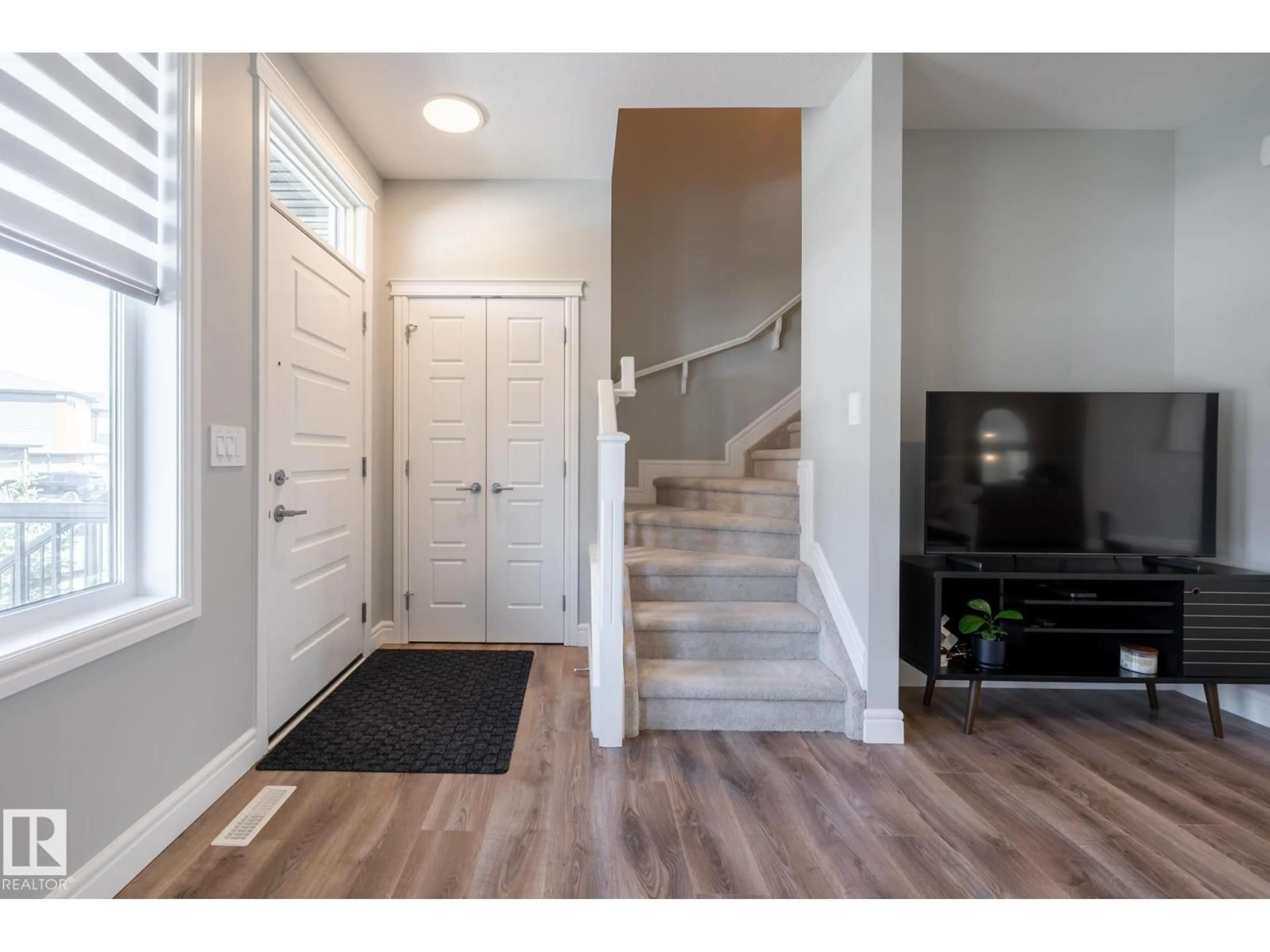 Indoor entryway for 1035 GOLDFINCH WY, Edmonton Alberta T5S0R1
