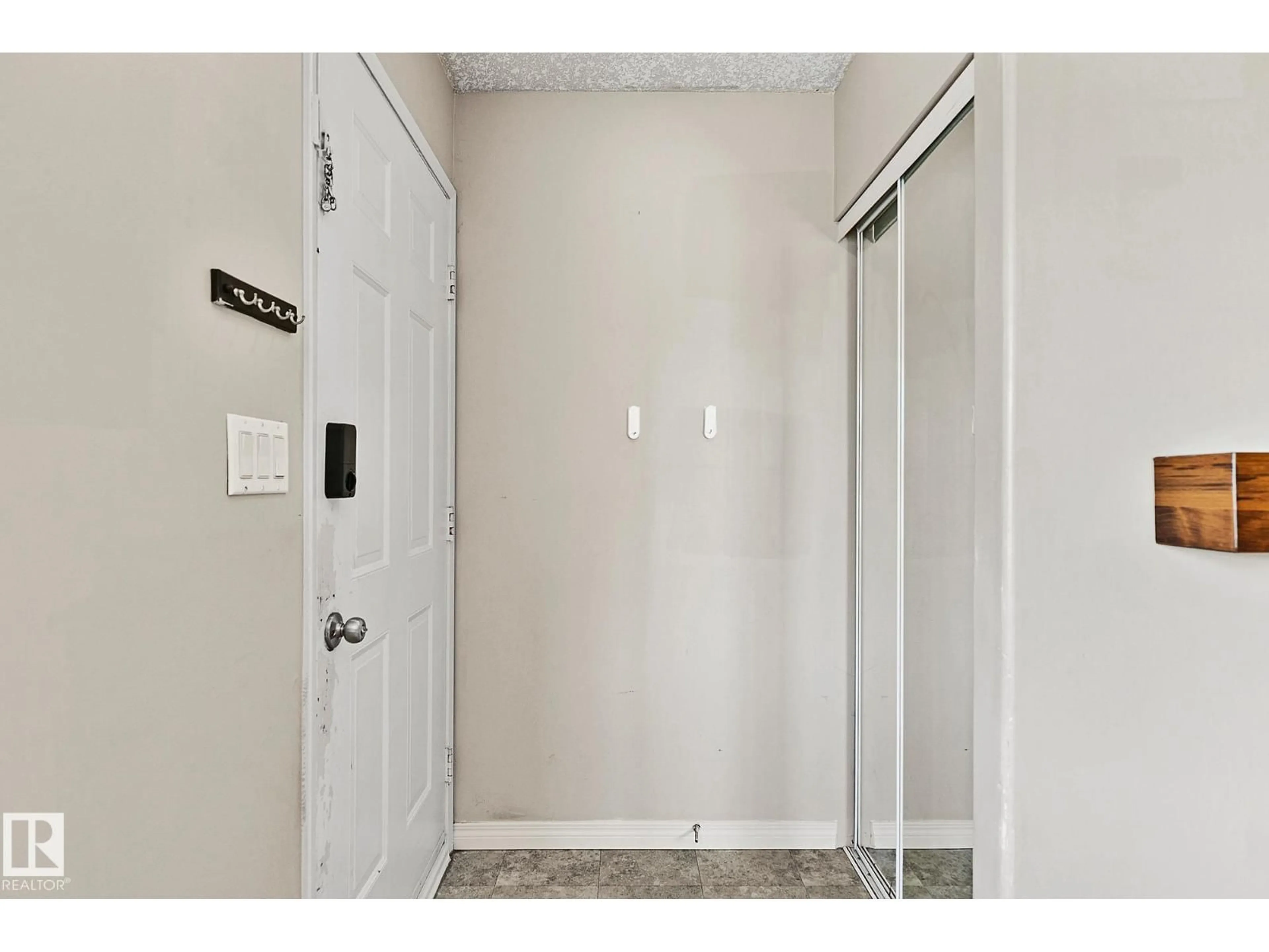 Indoor entryway for 17059 98 ST, Edmonton Alberta T5X3G5