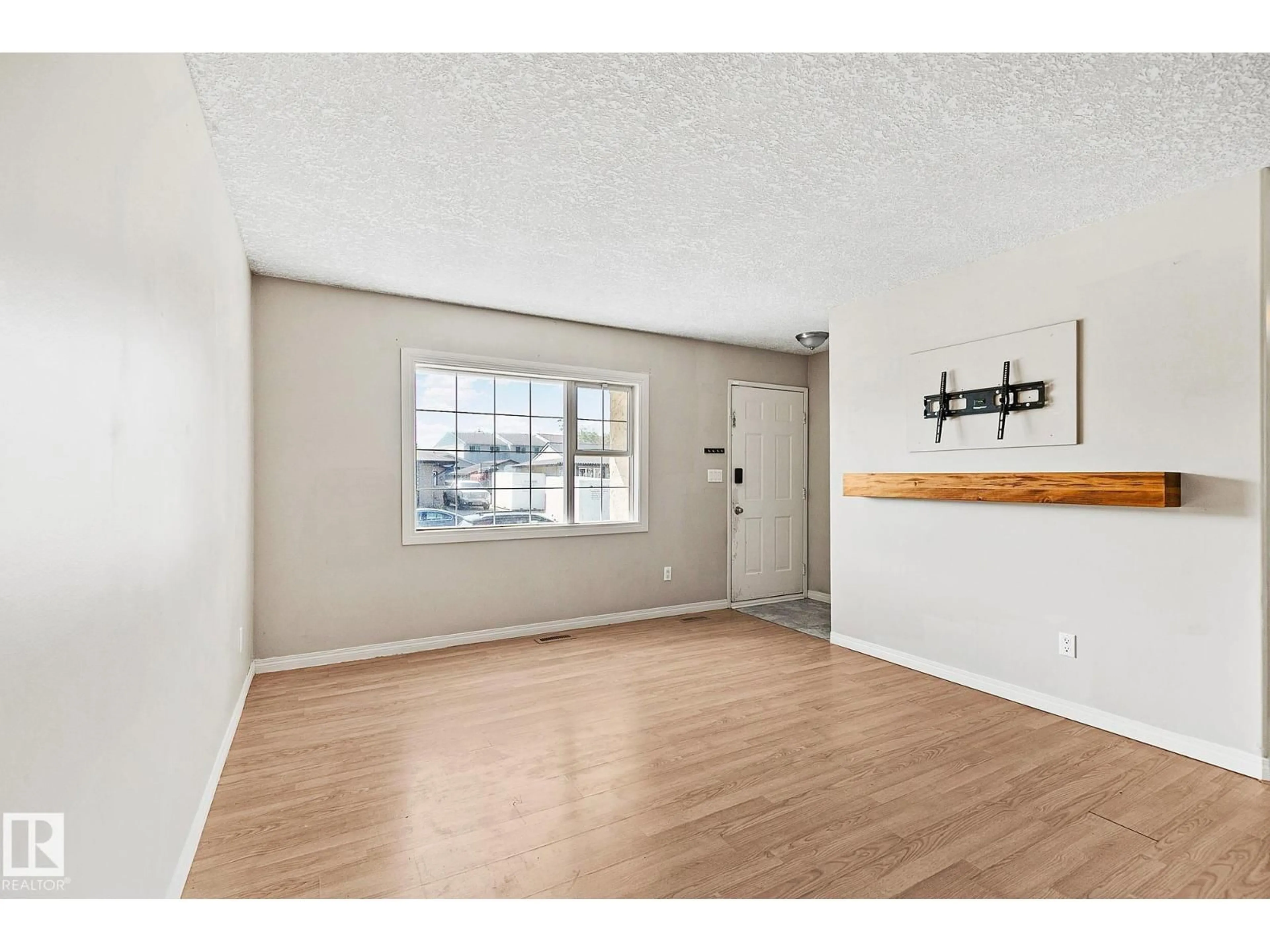 A pic of a room for 17059 98 ST, Edmonton Alberta T5X3G5