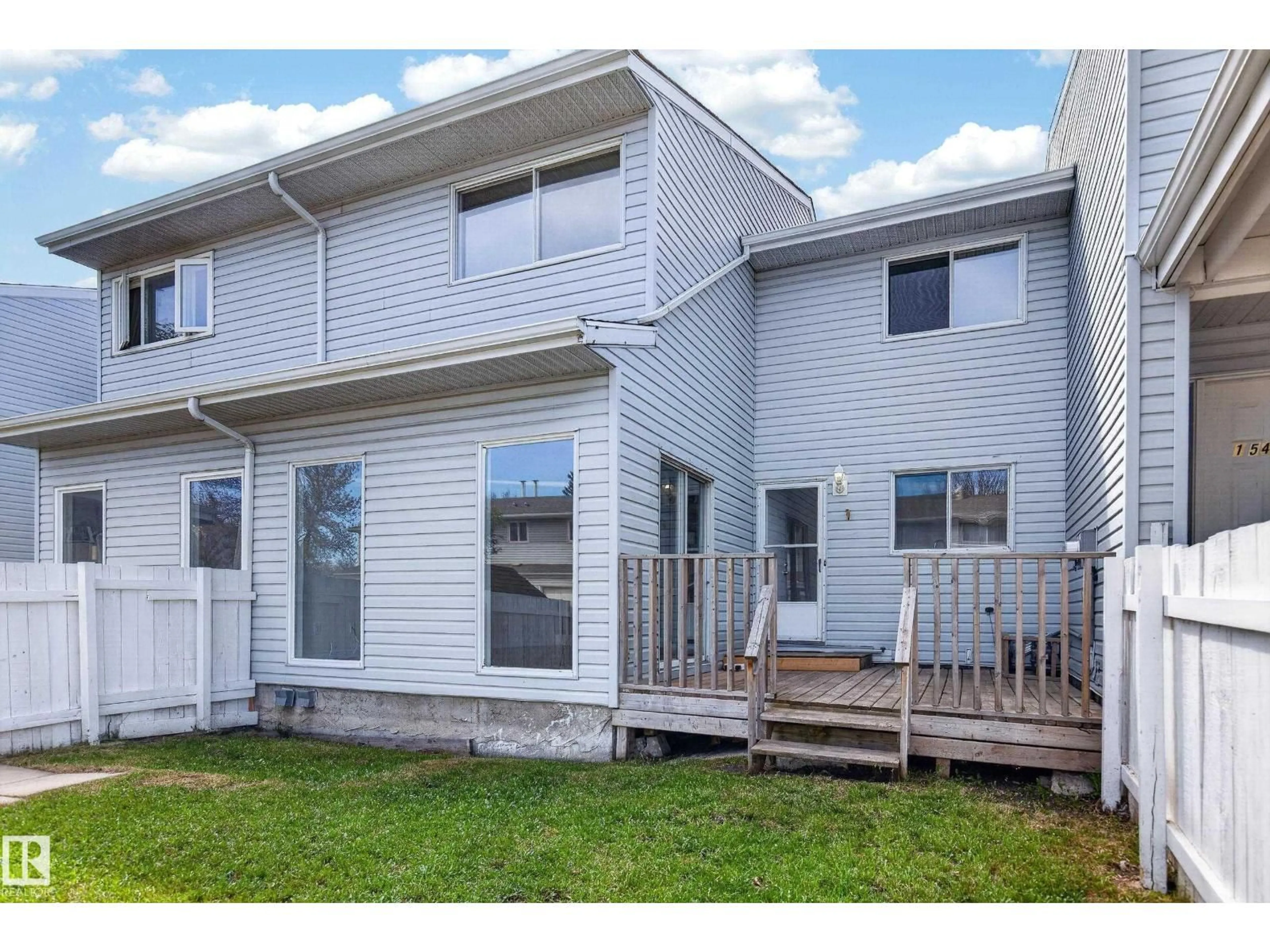 Home with vinyl exterior material, unknown for 156 LEE RIDGE RD, Edmonton Alberta T6K0M9