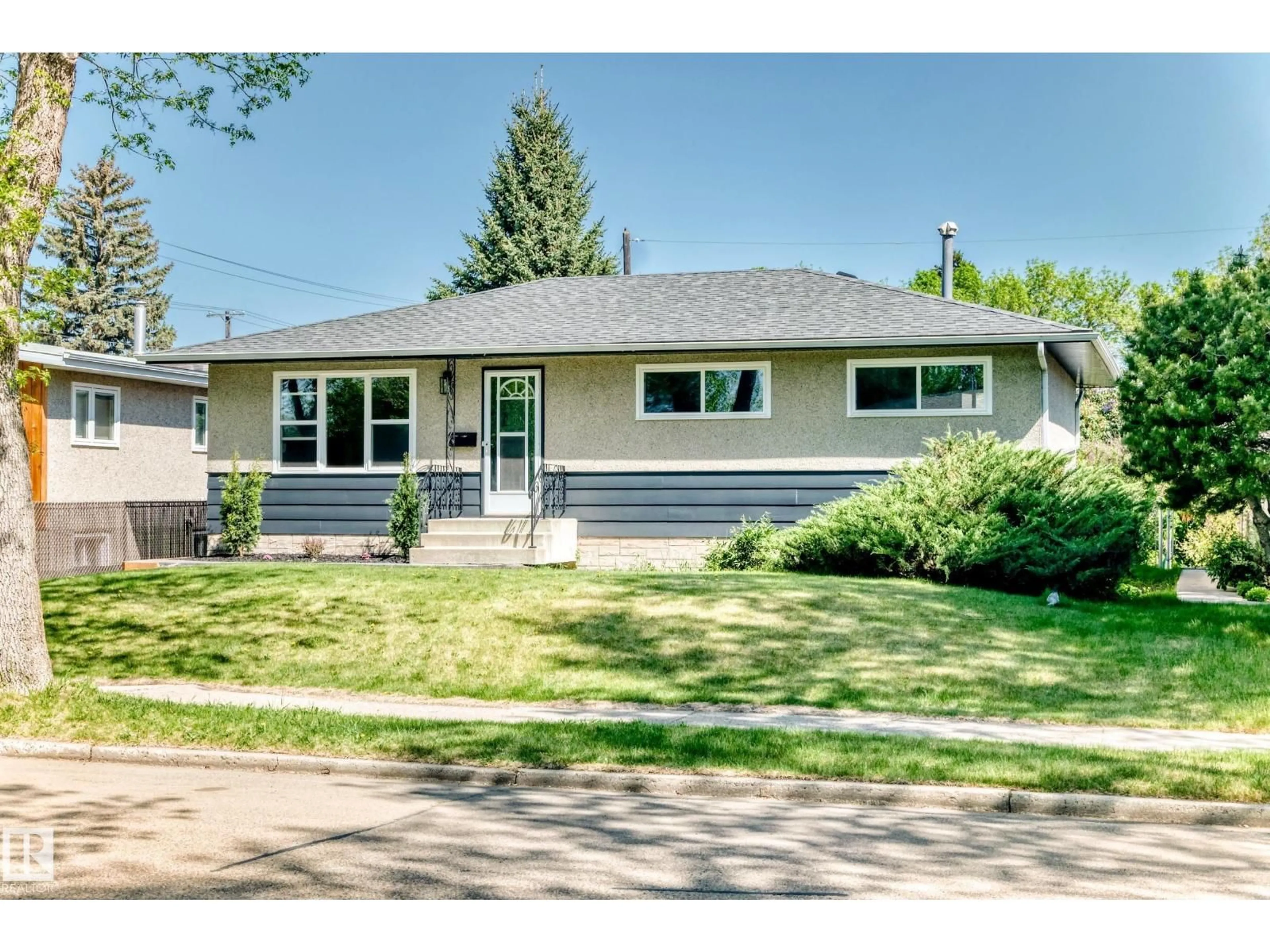 Home with vinyl exterior material, street for 4842 116 AVE, Edmonton Alberta T5W0X6