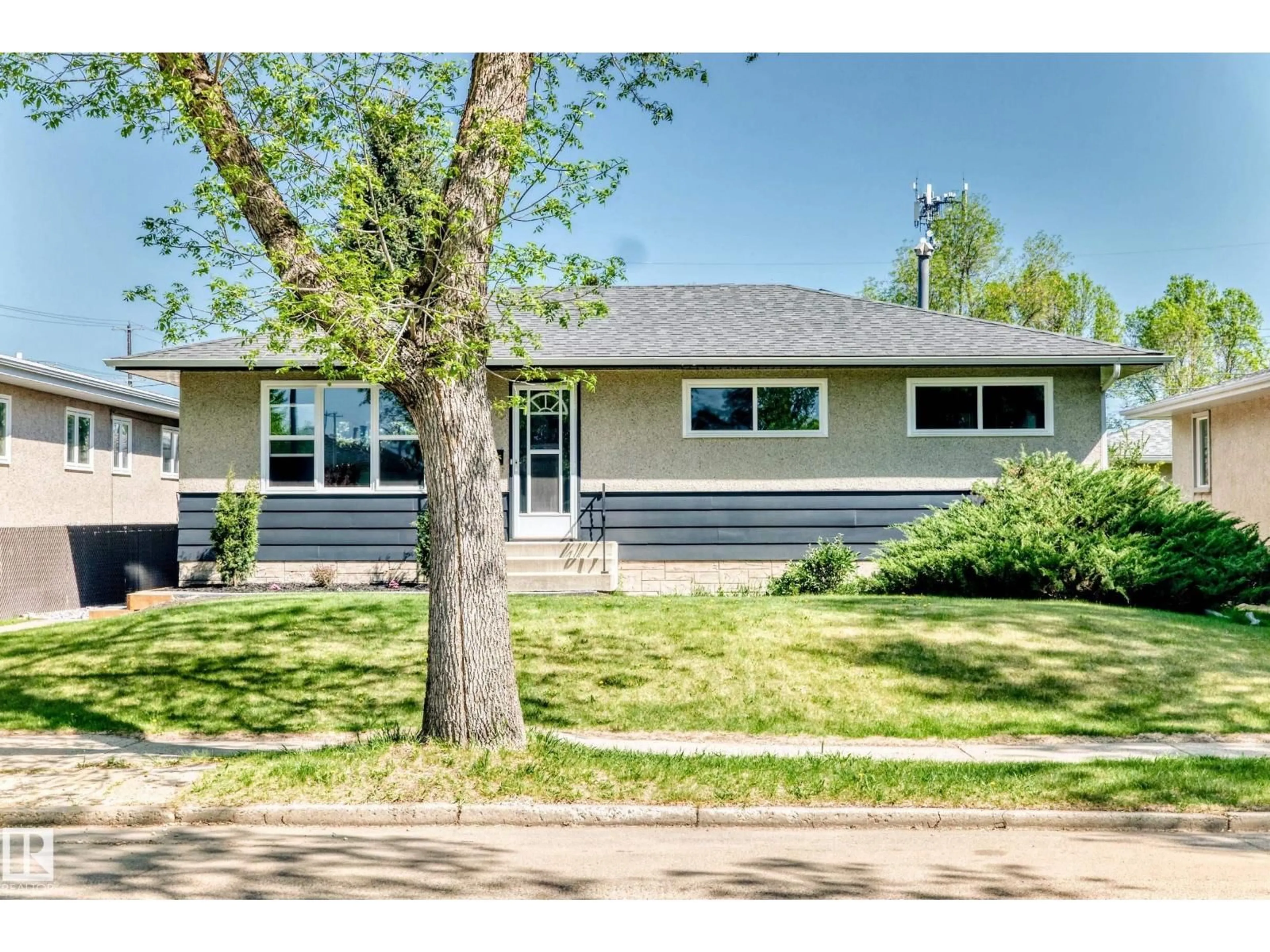 Home with vinyl exterior material, street for 4842 116 AVE, Edmonton Alberta T5W0X6