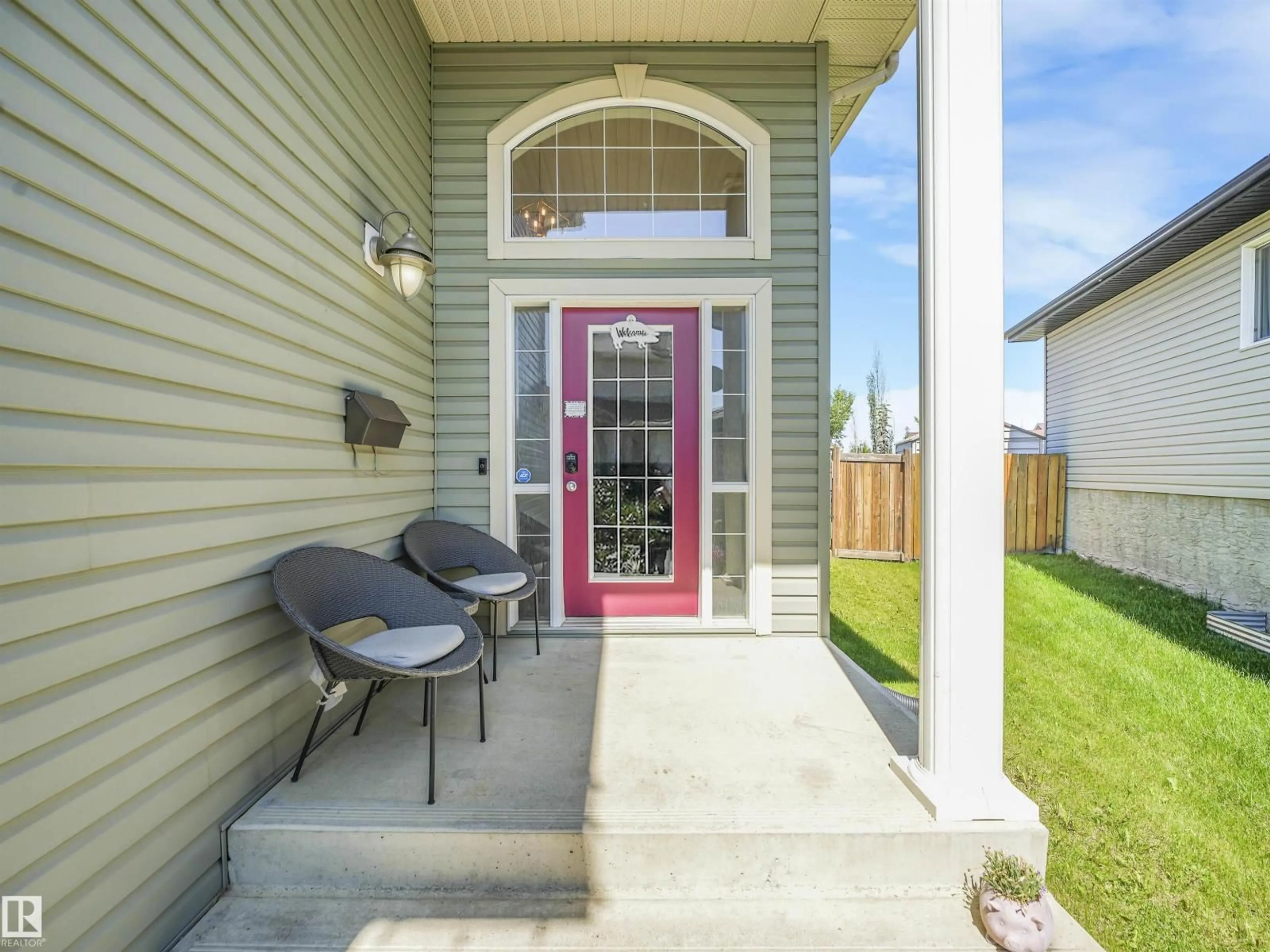 Indoor entryway for 4832 157 AV, Edmonton Alberta T5Y0B7