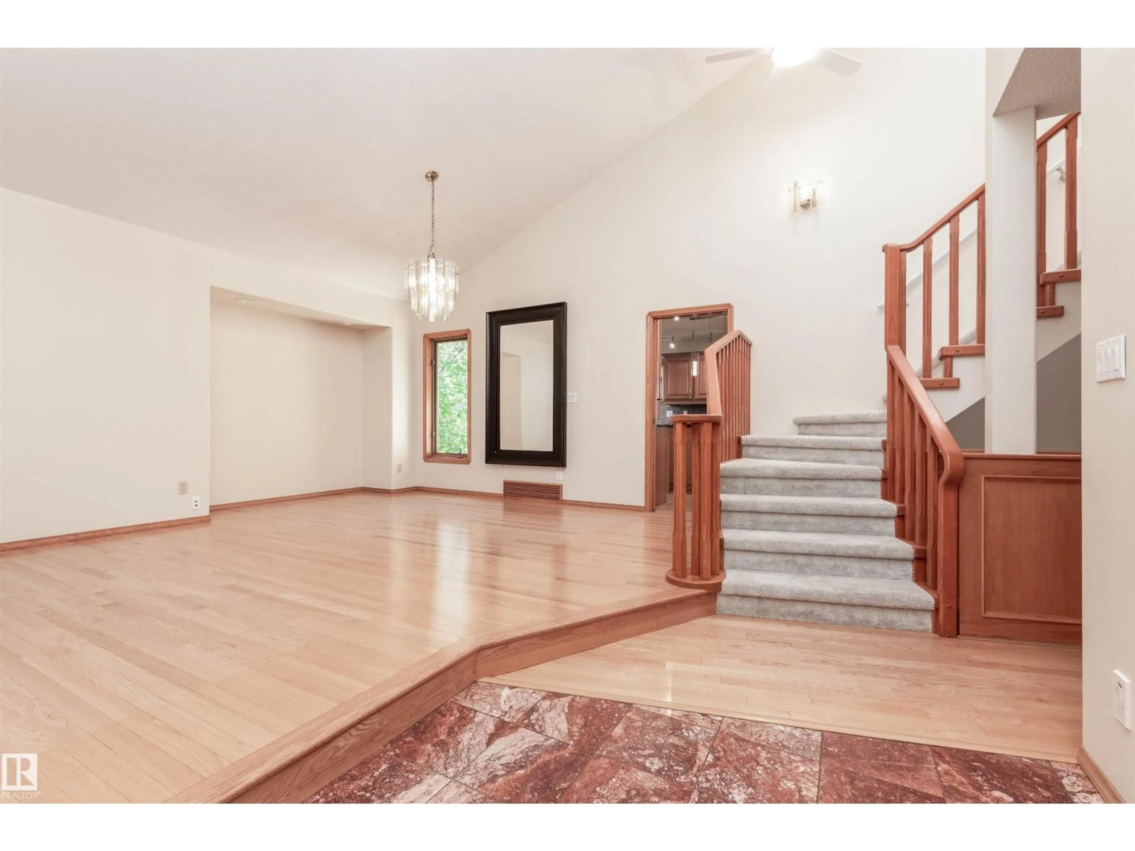 Indoor foyer for 3 NEWPORT DR, Sherwood Park Alberta T8A5L4