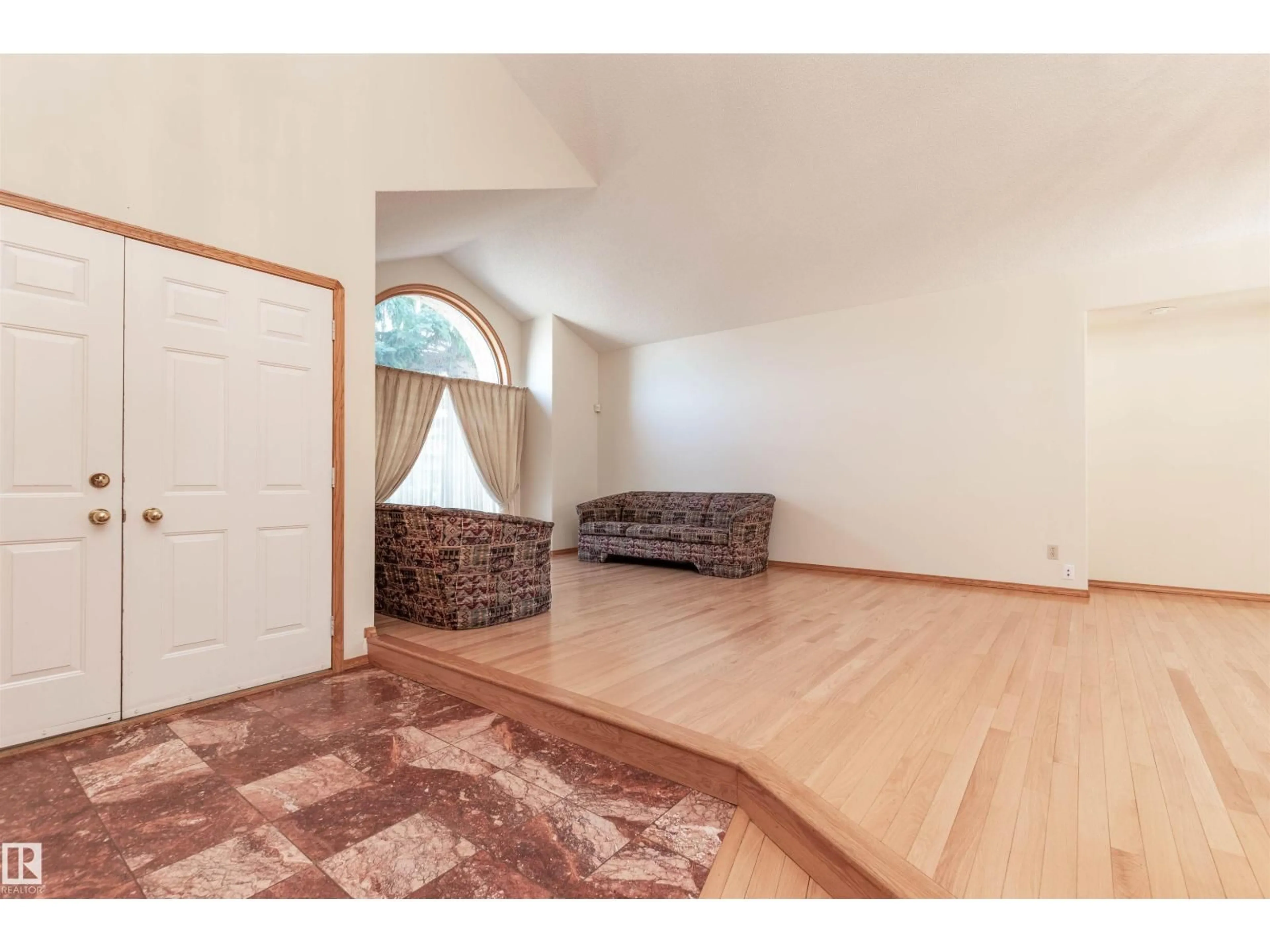 Indoor entryway for 3 NEWPORT DR, Sherwood Park Alberta T8A5L4