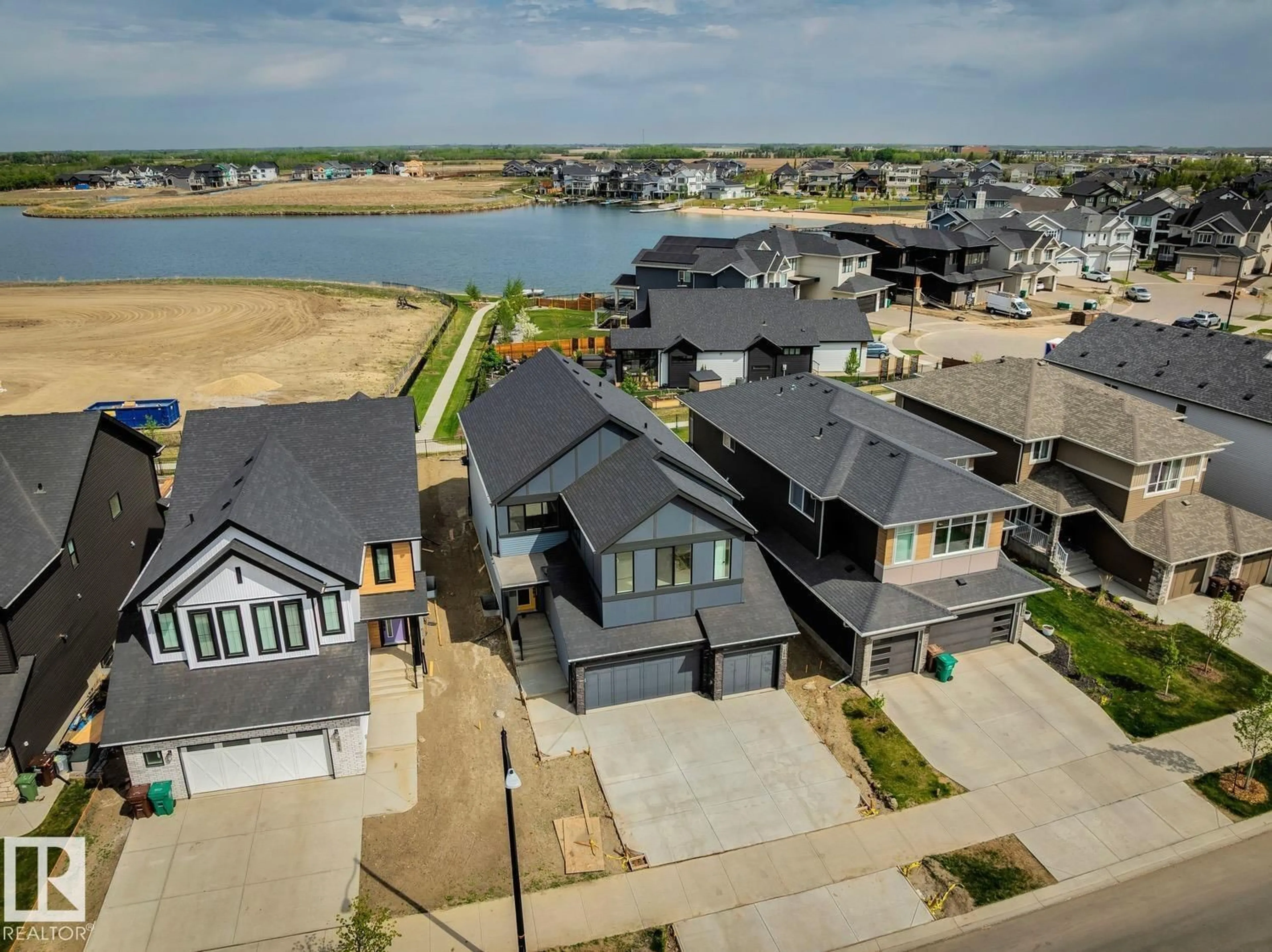 A pic from outside/outdoor area/front of a property/back of a property/a pic from drone, water/lake/river/ocean view for 289 JENSEN LAKES BV, St. Albert Alberta T8N7Z5