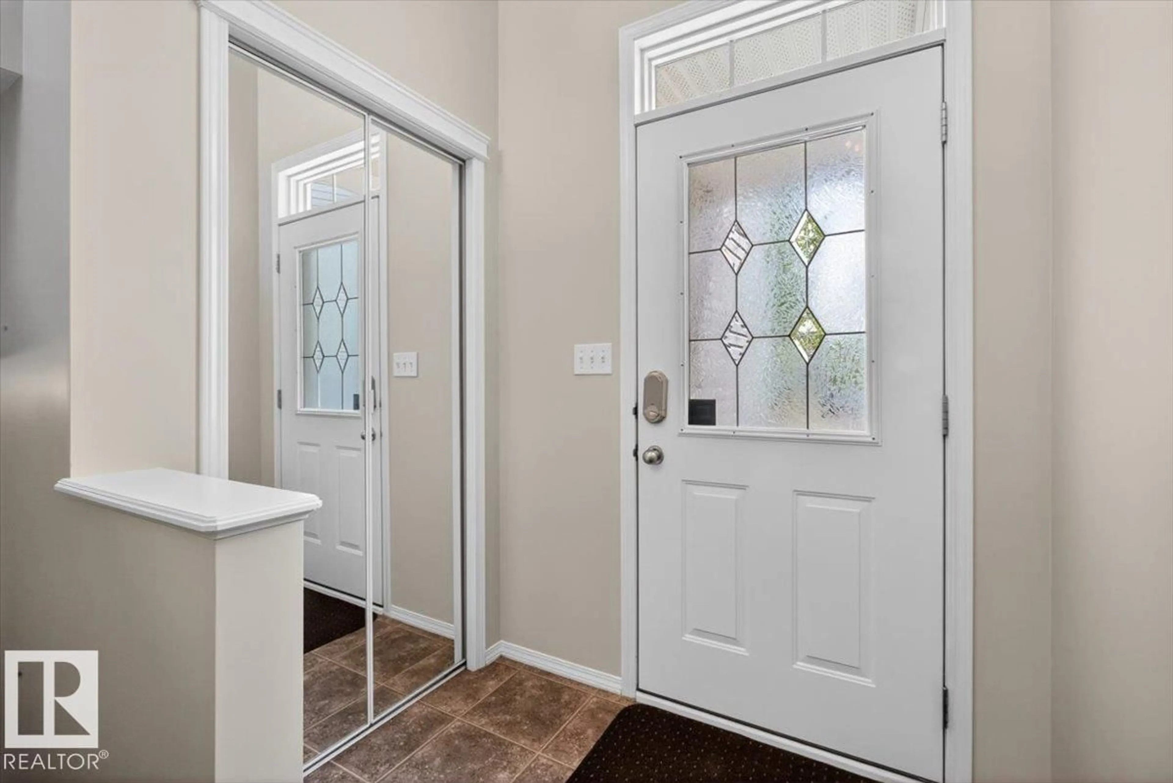 Indoor entryway for SW - 7928 10 AV, Edmonton Alberta T6X1E6