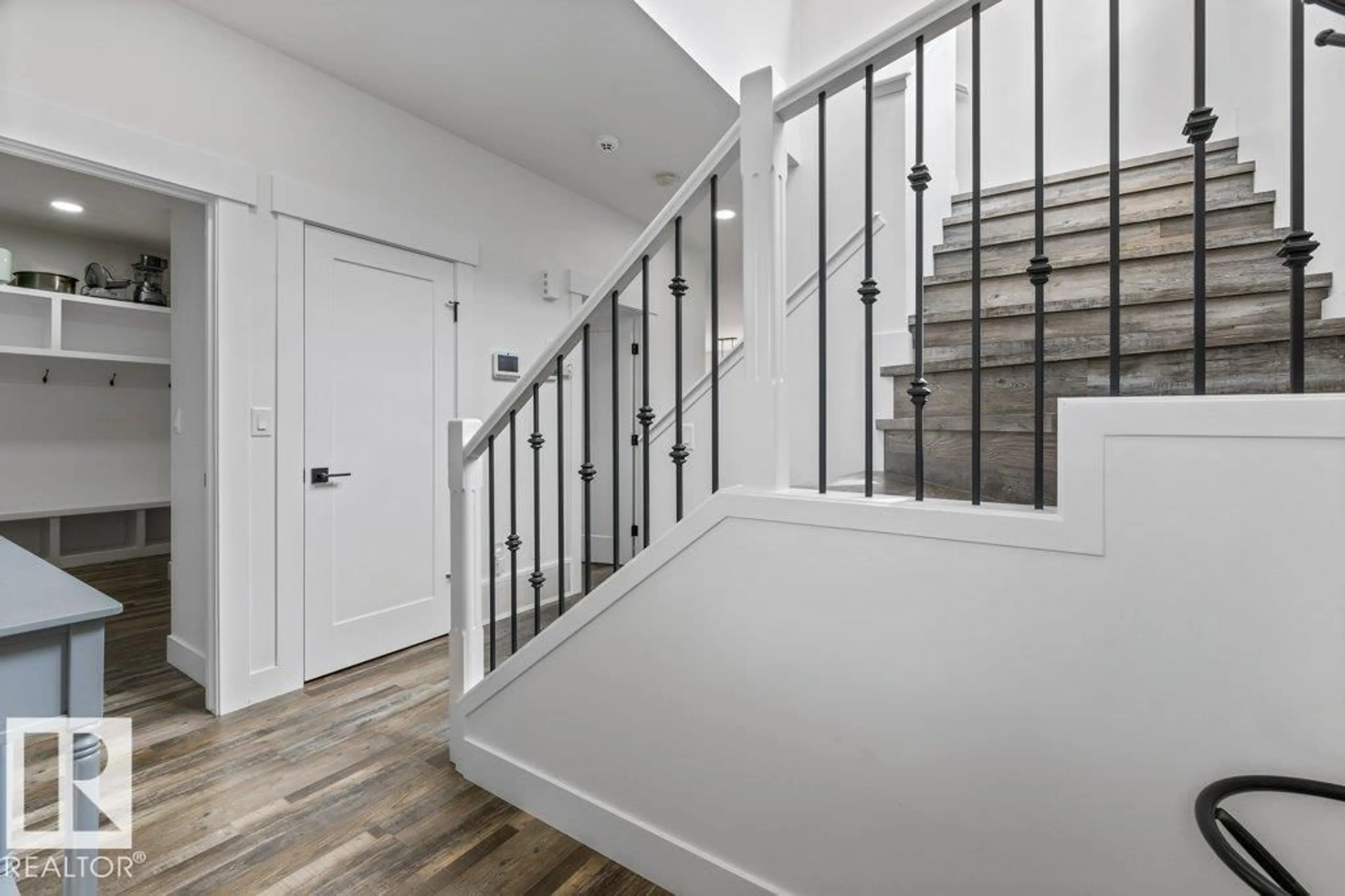 Indoor entryway for 22219 85 AV, Edmonton Alberta T5T7E4