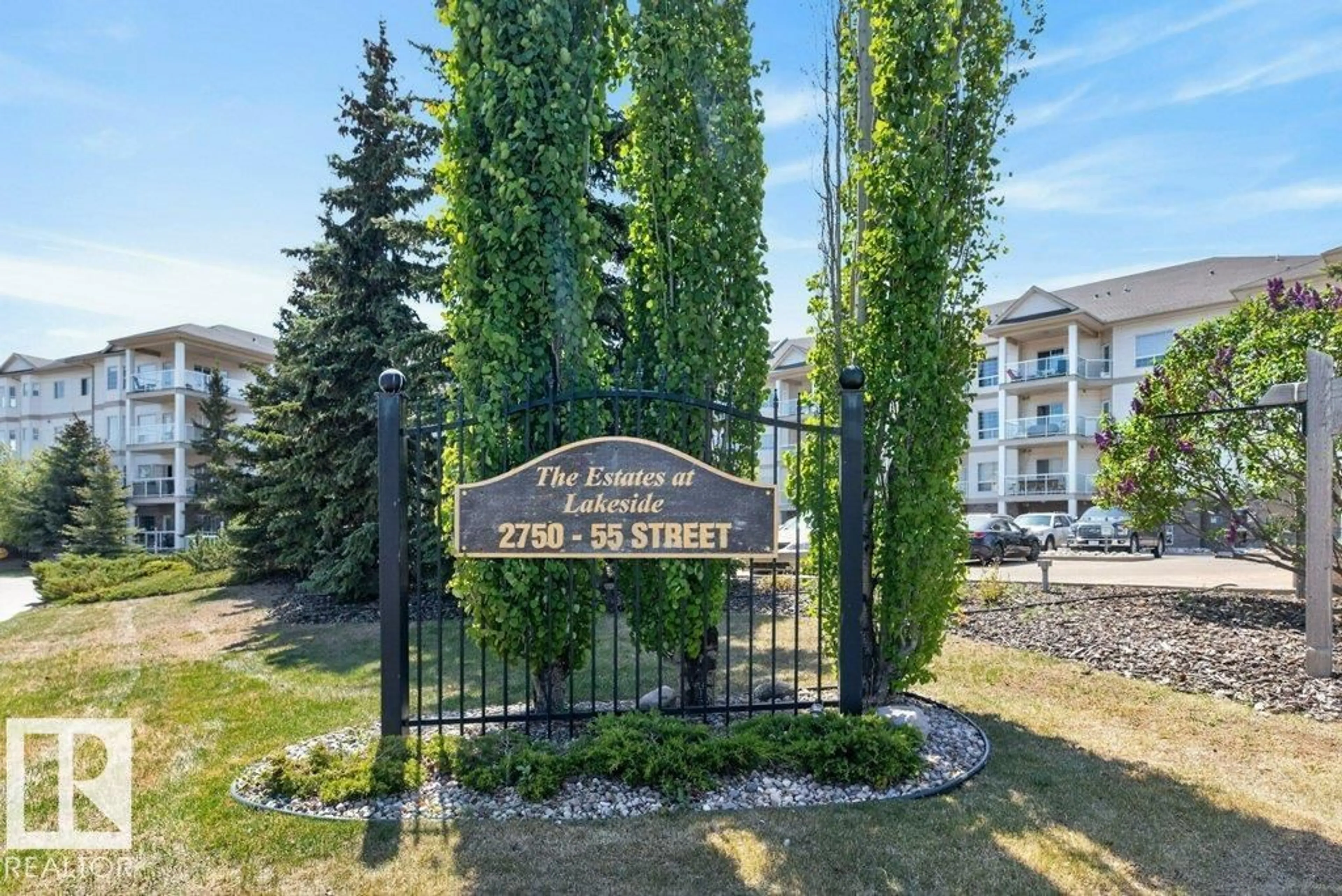 A pic from outside/outdoor area/front of a property/back of a property/a pic from drone, street for 360 2750 55 ST NW, Edmonton Alberta T6L7H5
