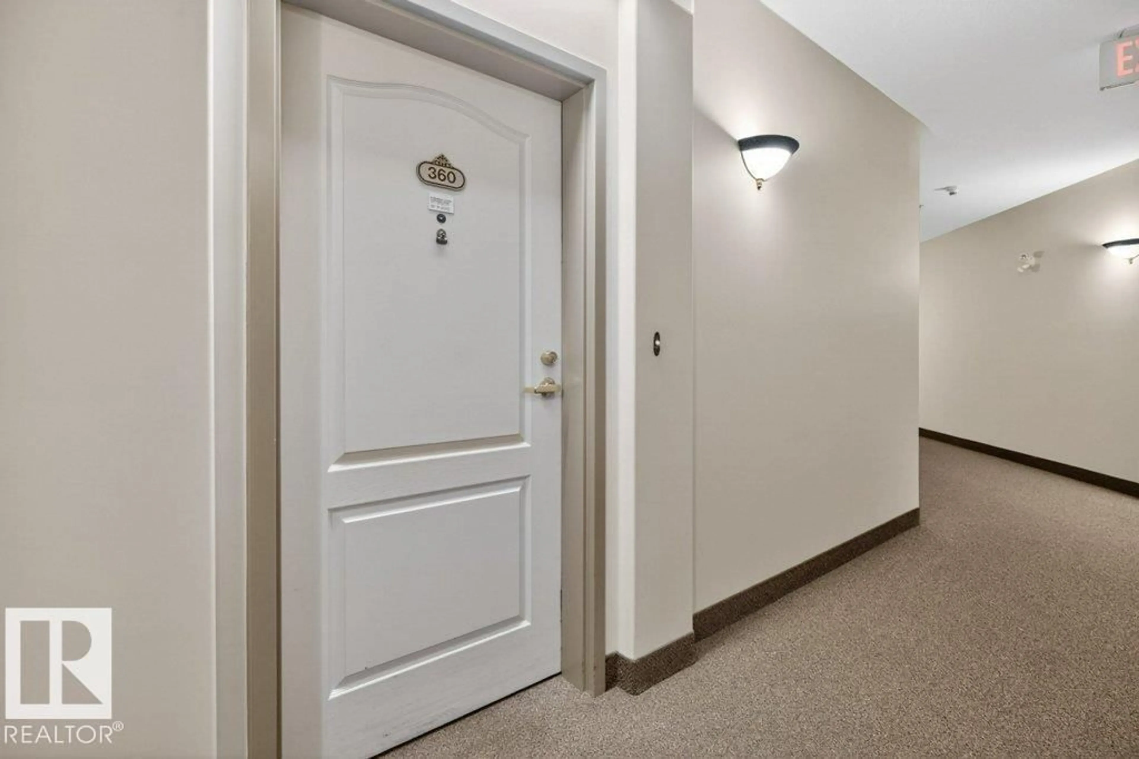Indoor foyer for 360 2750 55 ST NW, Edmonton Alberta T6L7H5