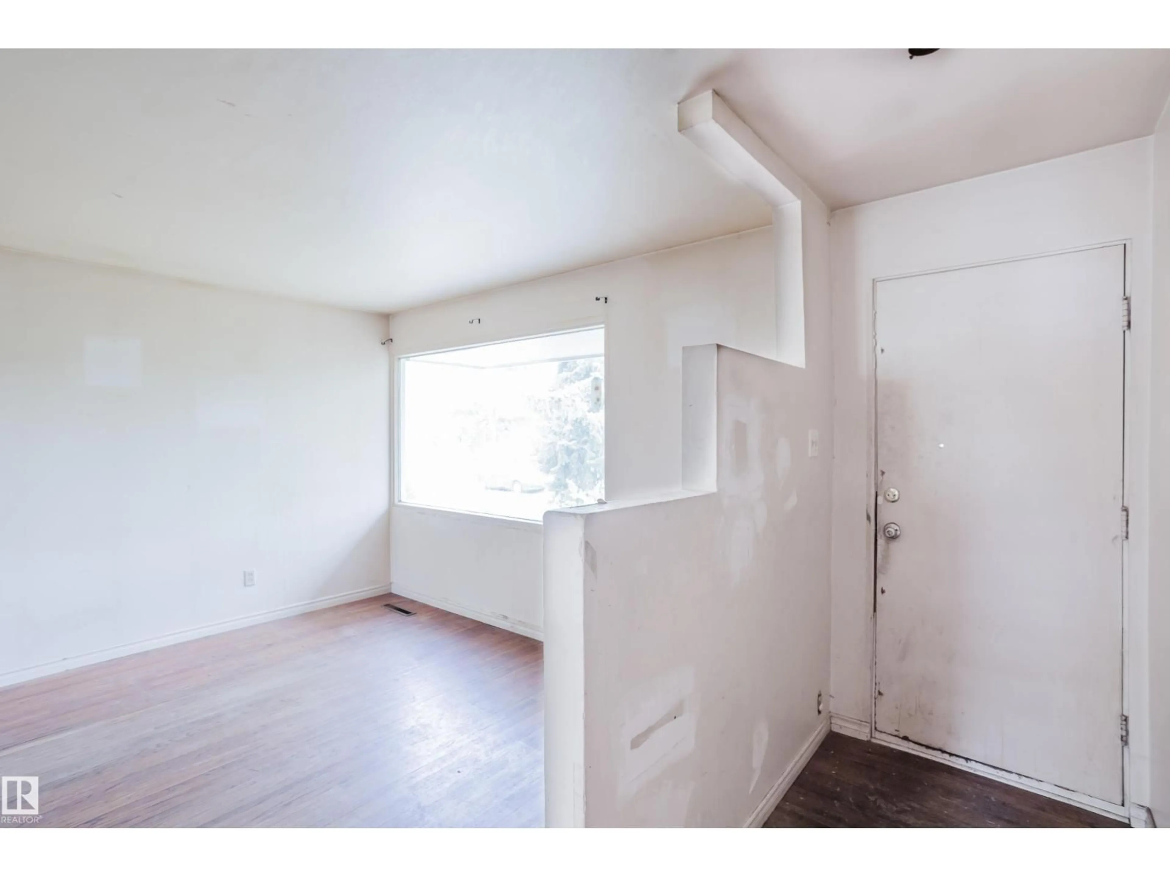 Indoor entryway for NW - 12236 131 ST, Edmonton Alberta T5L1M9