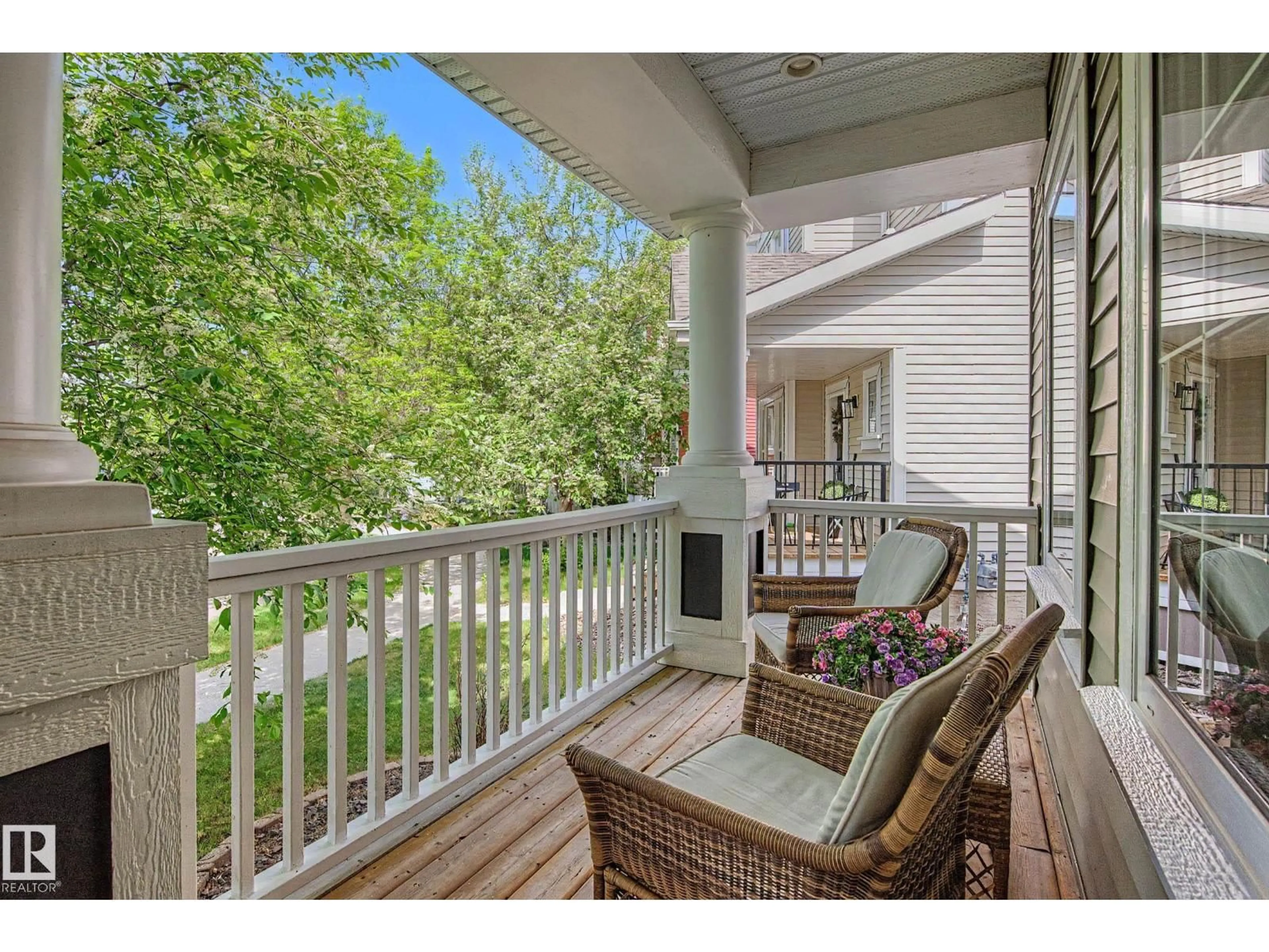 Patio, street for SW - 2007 72 ST, Edmonton Alberta T6X0L5