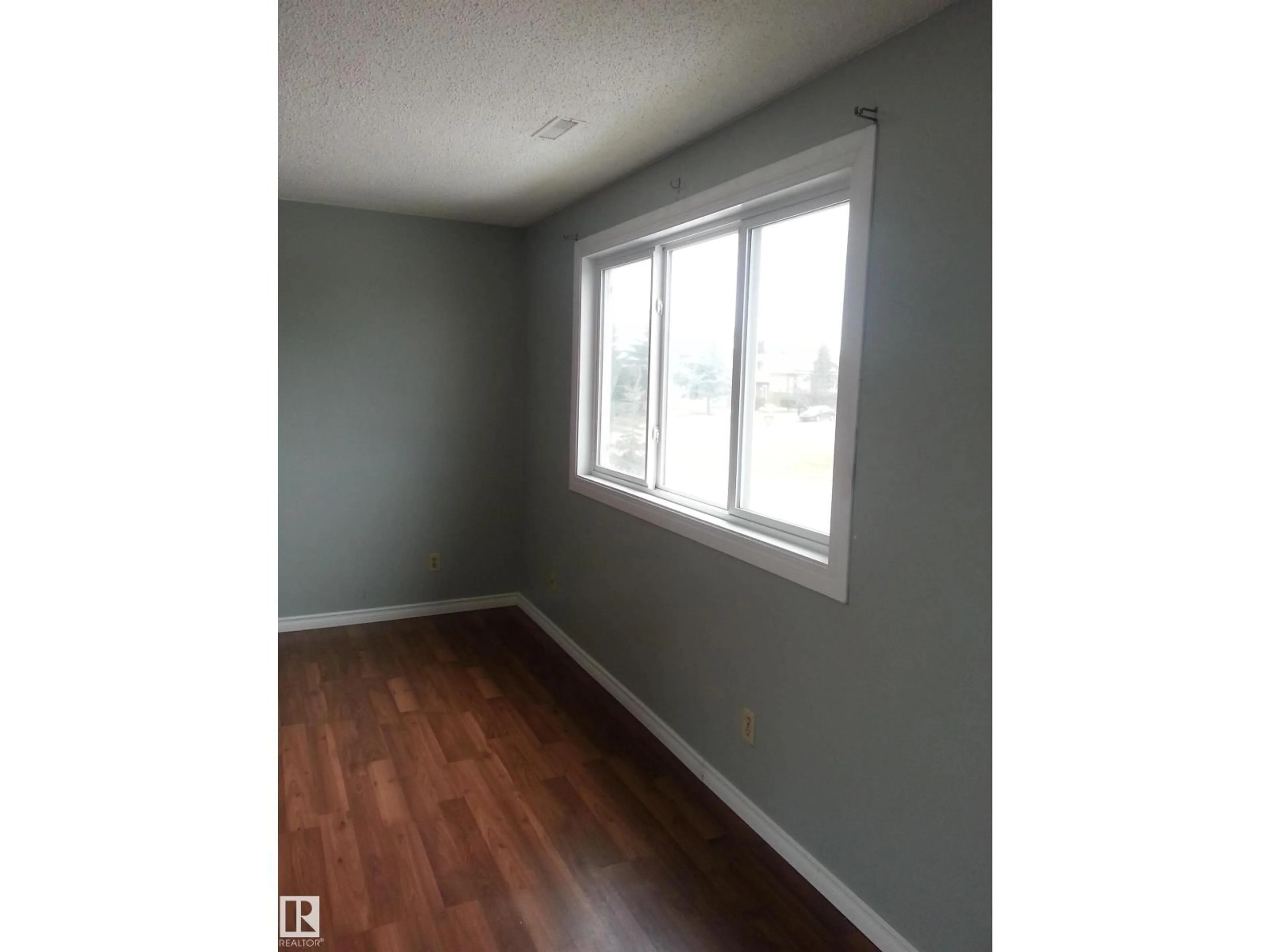 A pic of a room for 8433 29 AV, Edmonton Alberta T6K3M8