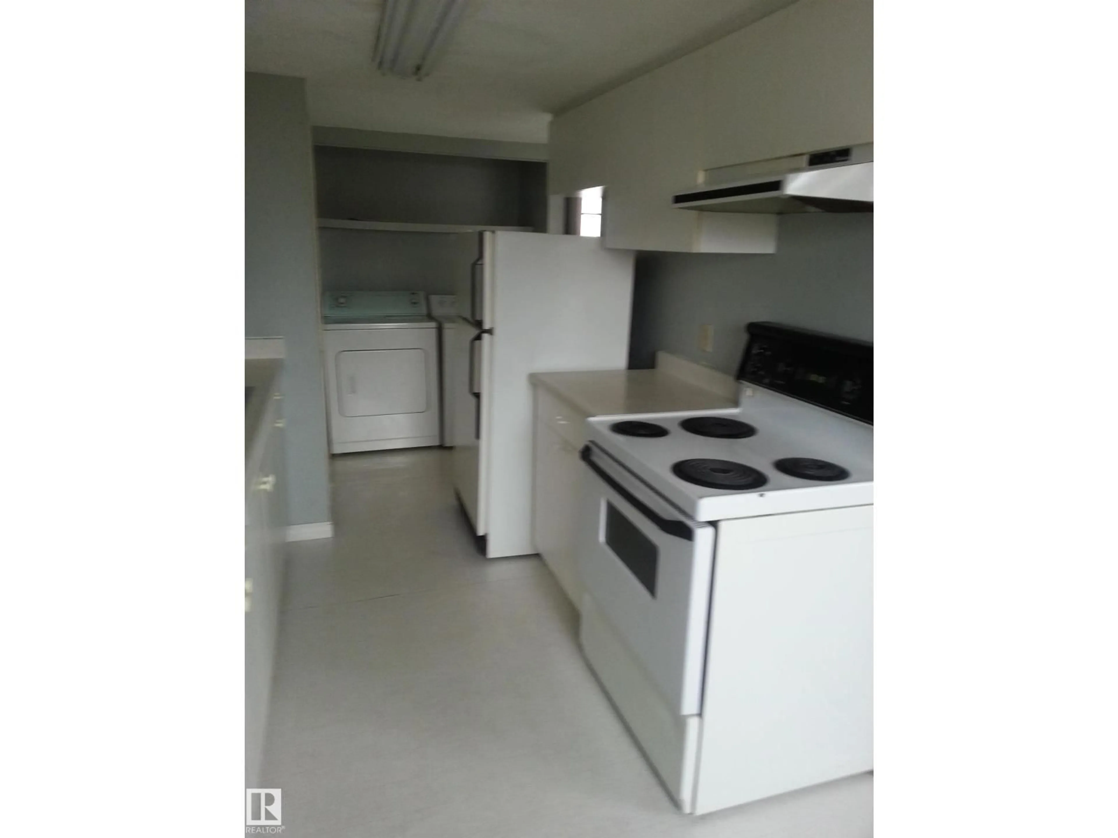 Standard kitchen, unknown for 8433 29 AV, Edmonton Alberta T6K3M8