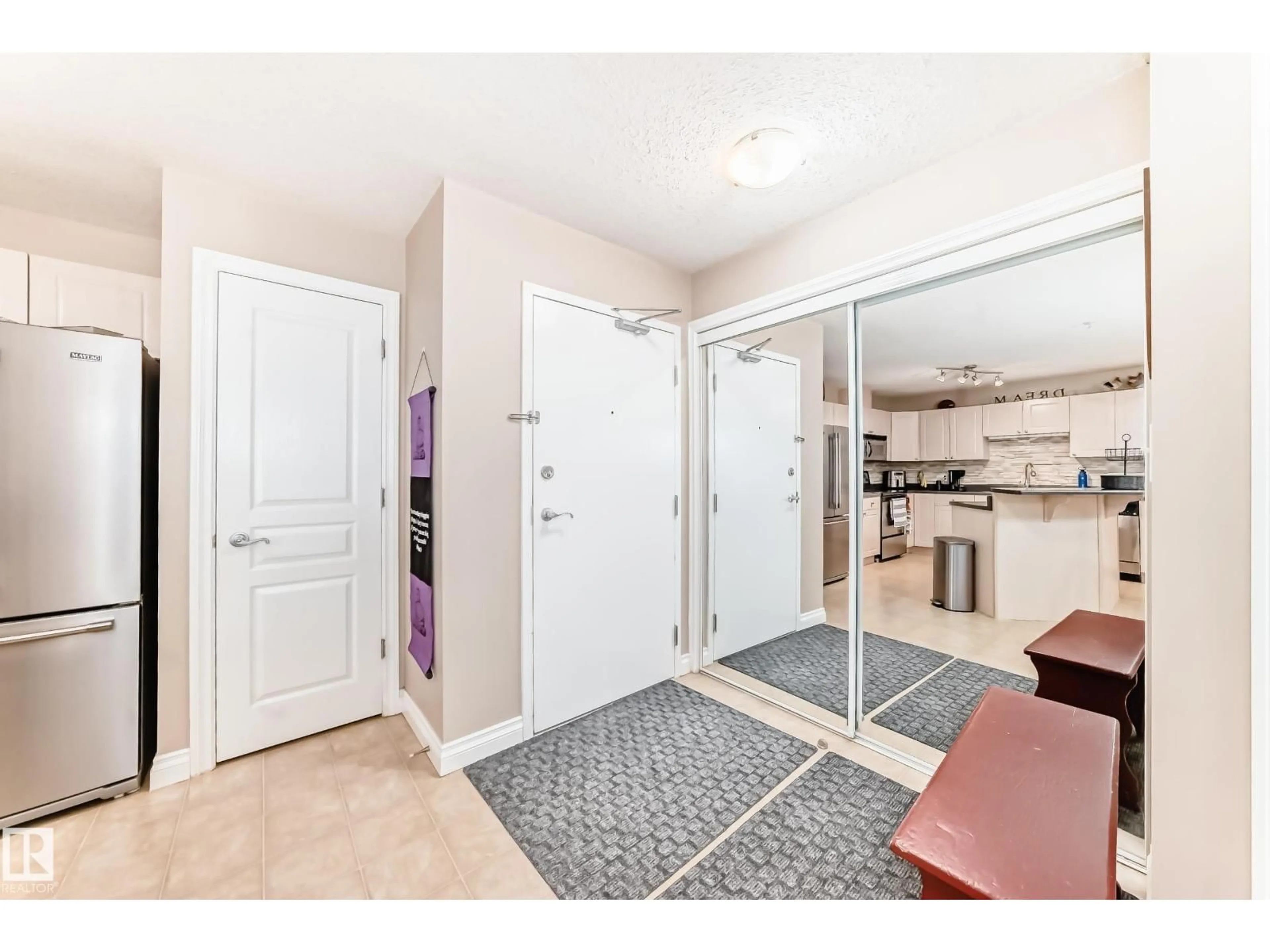 Indoor entryway for 220 4312 139 AV NW, Edmonton Alberta T5Y3J4