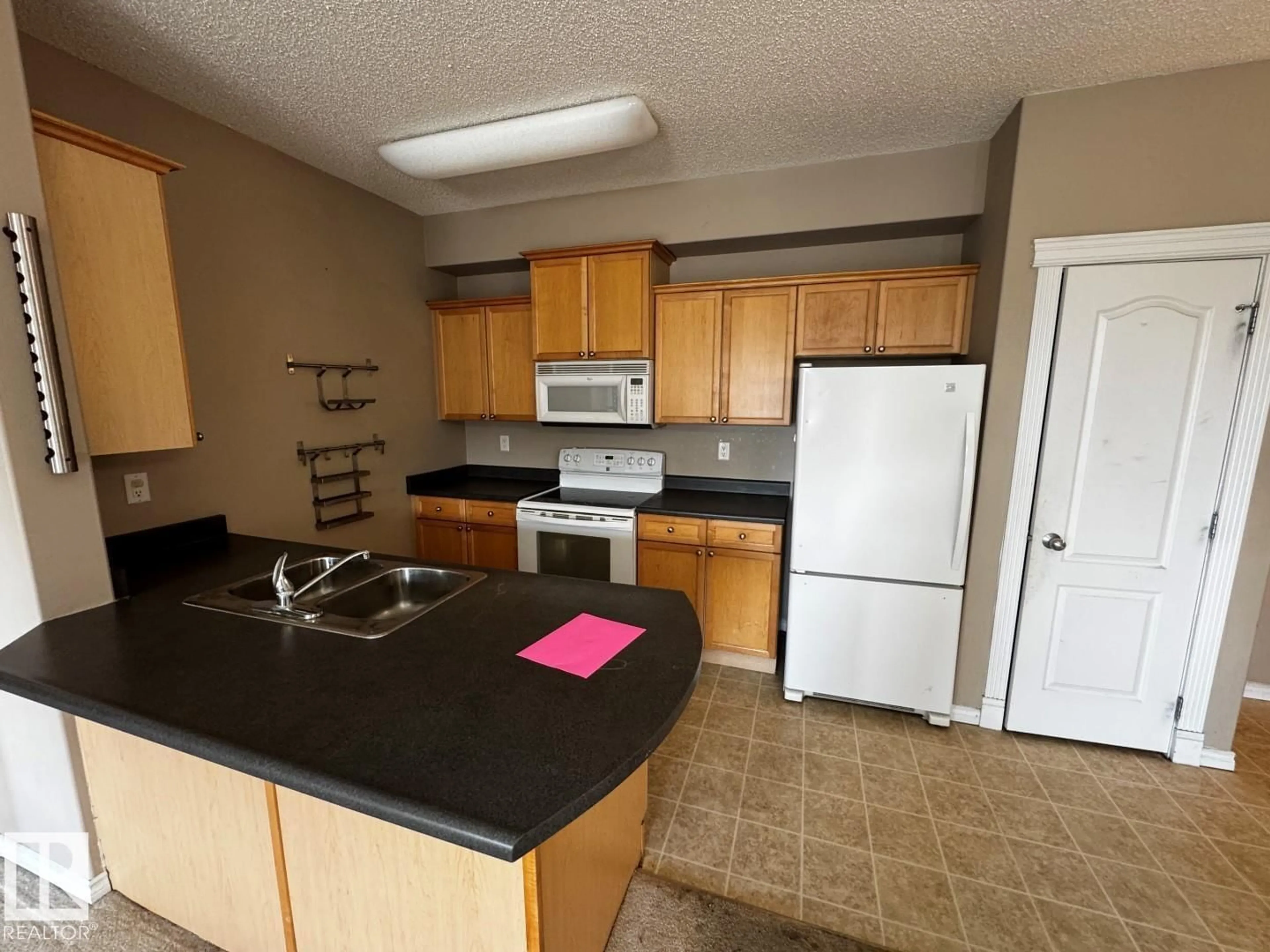 Standard kitchen, unknown for 300 16715 100 AV NW, Edmonton Alberta T5P4Z5