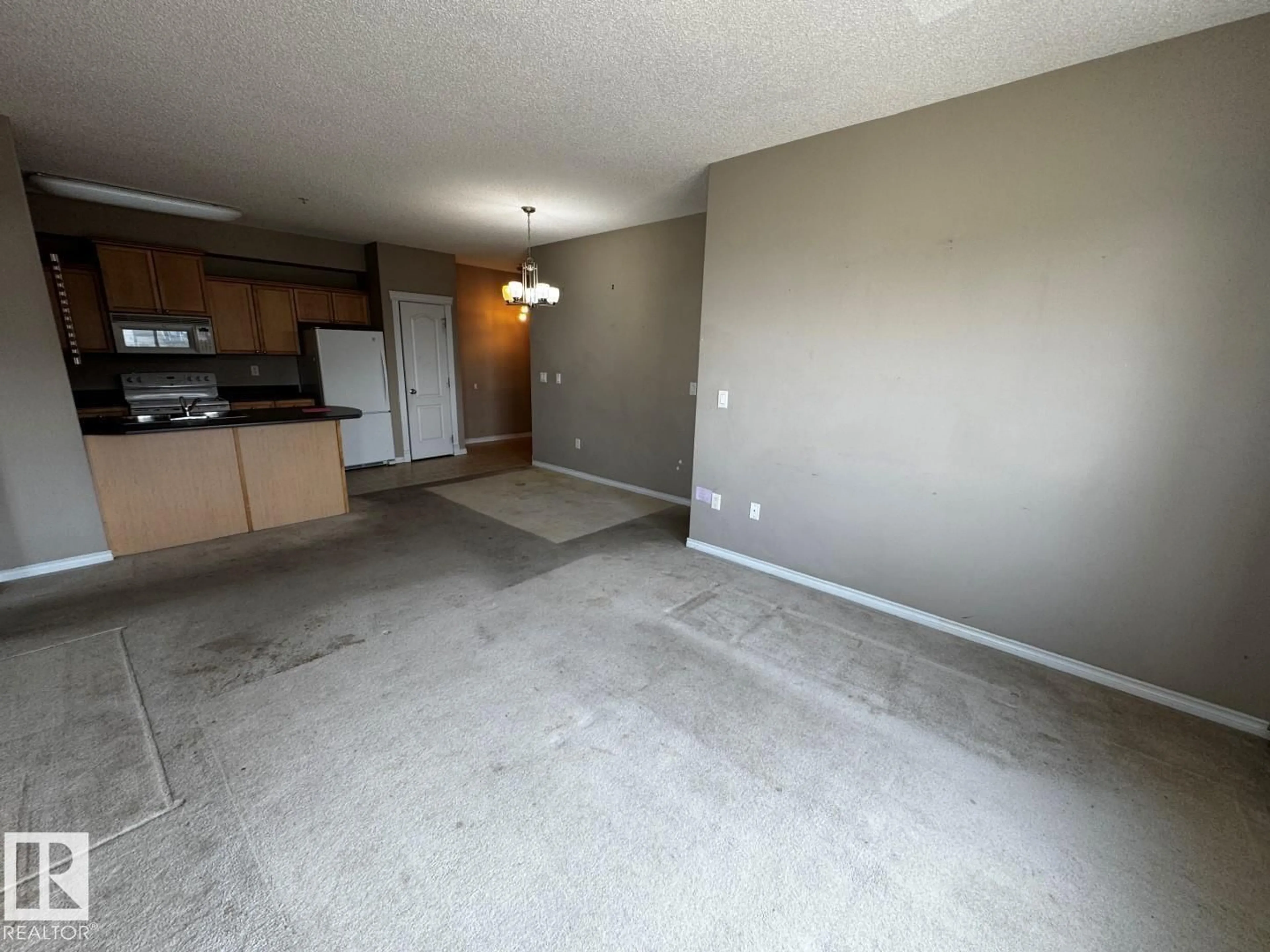A pic of a room for 300 16715 100 AV NW, Edmonton Alberta T5P4Z5