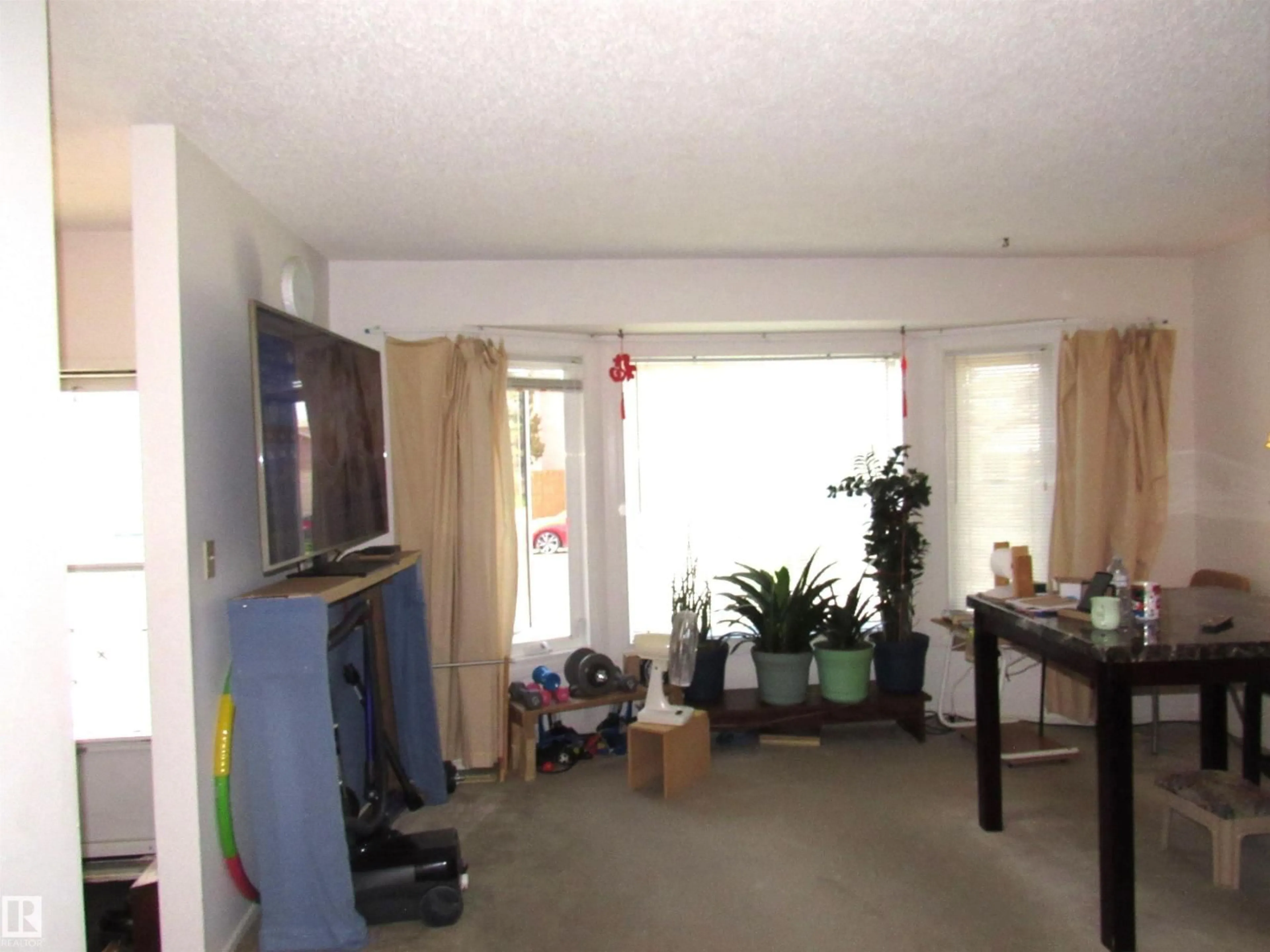 A pic of a room for 2025 108 ST, Edmonton Alberta T6J5V4