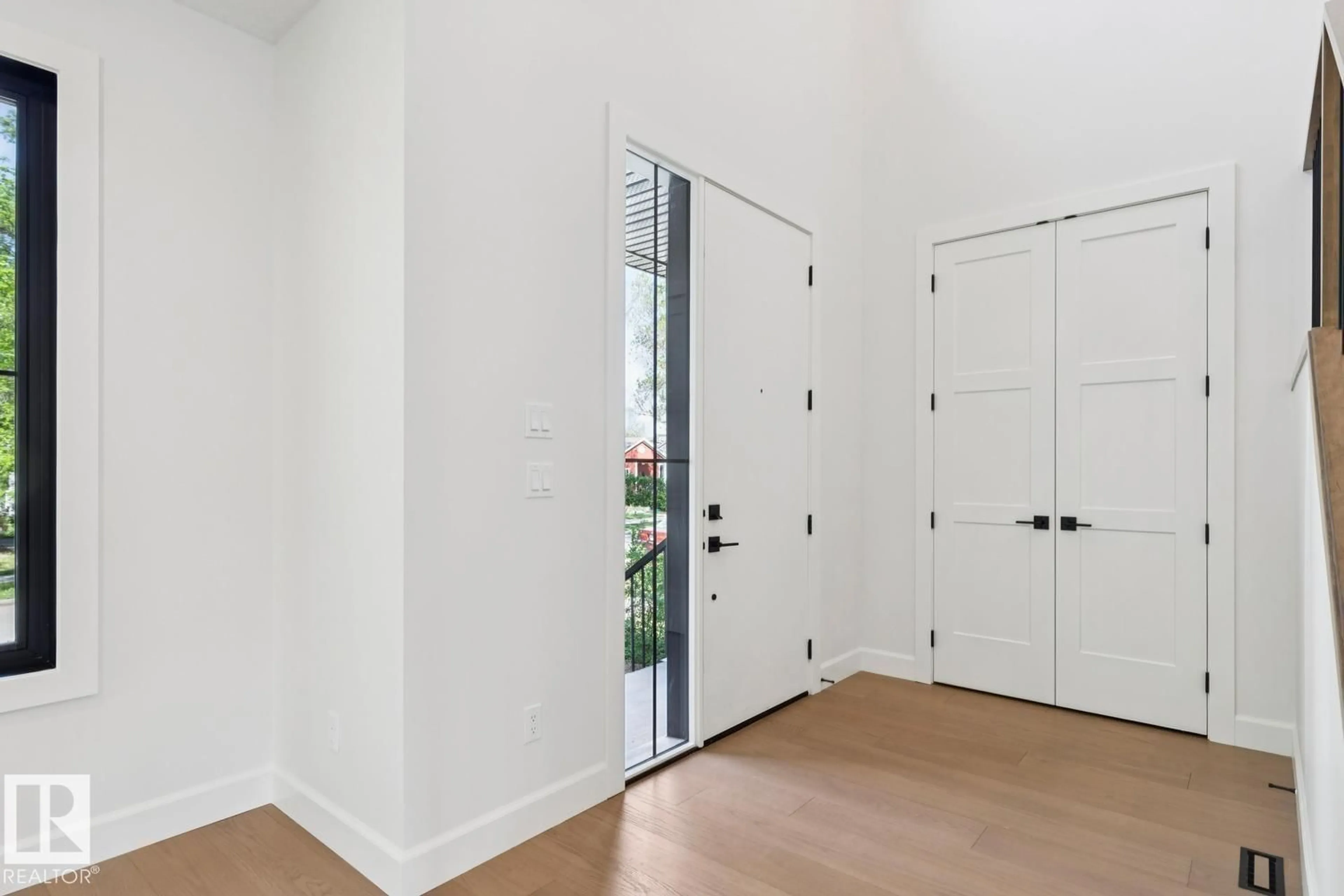 Indoor entryway for NW - 9023 90 ST, Edmonton Alberta T6C3L8