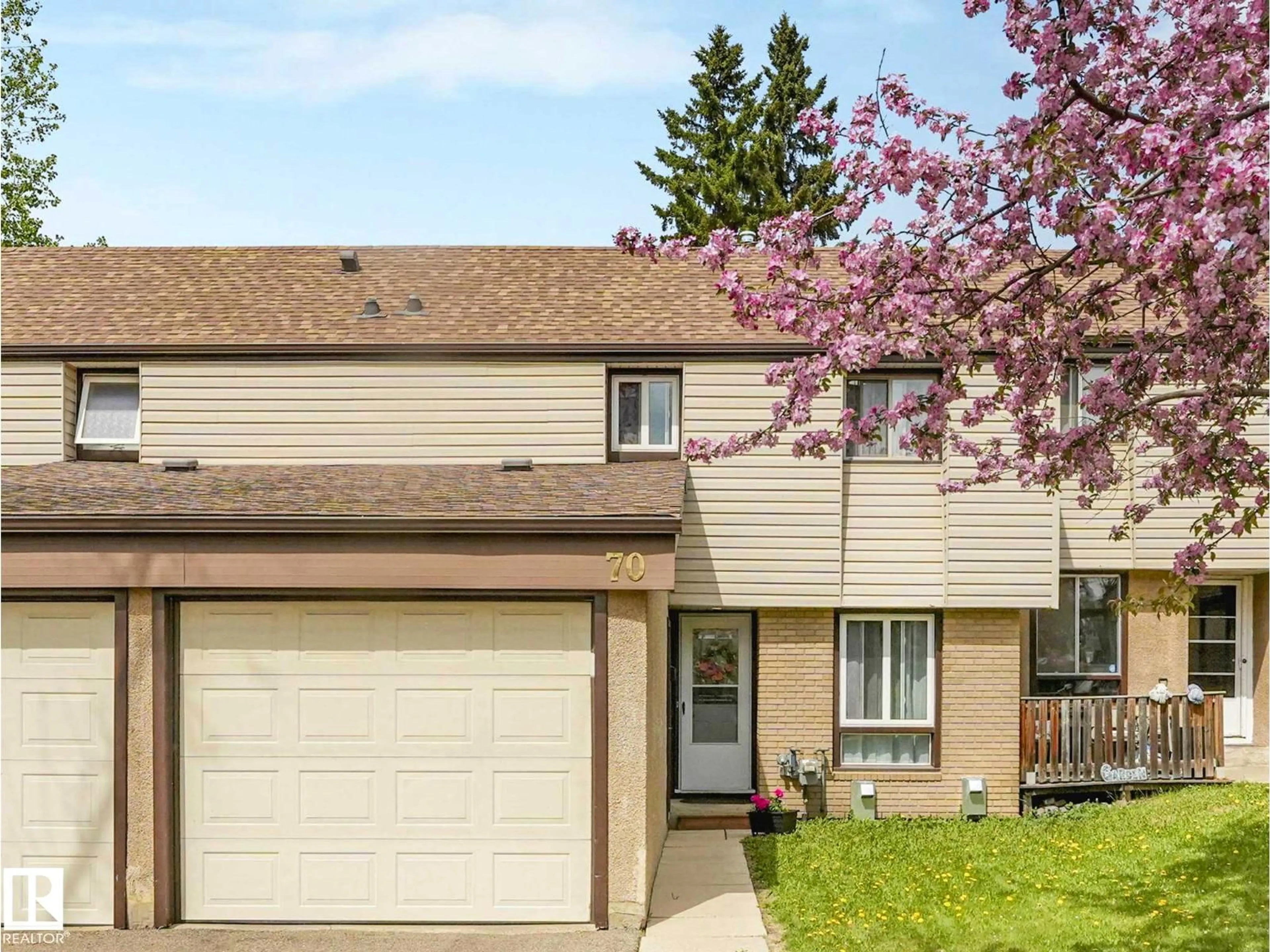 Home with vinyl exterior material, street for 70 GRANDIN VG, St. Albert Alberta T8N1R9