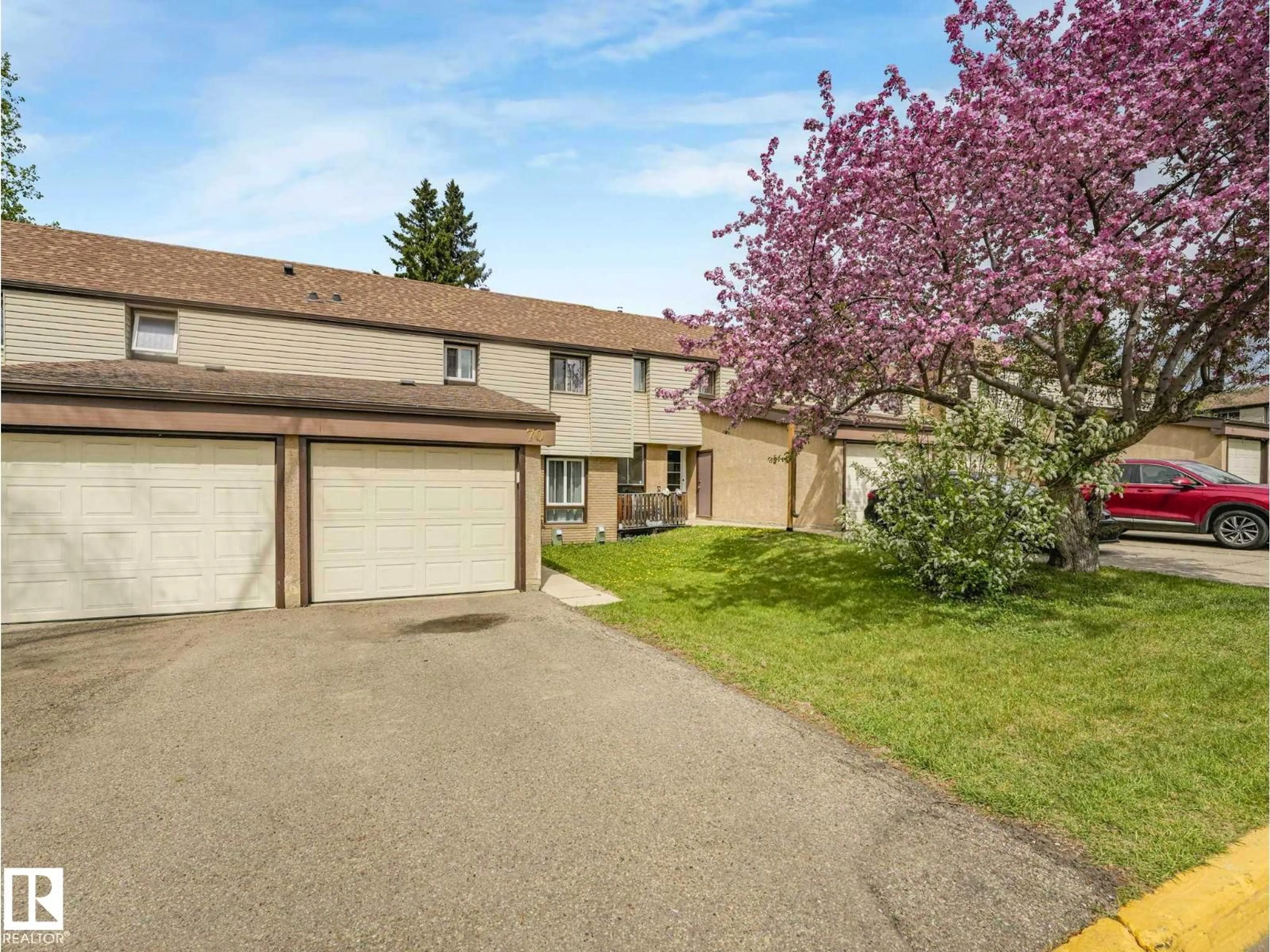 A pic from outside/outdoor area/front of a property/back of a property/a pic from drone, street for 70 GRANDIN VG, St. Albert Alberta T8N1R9