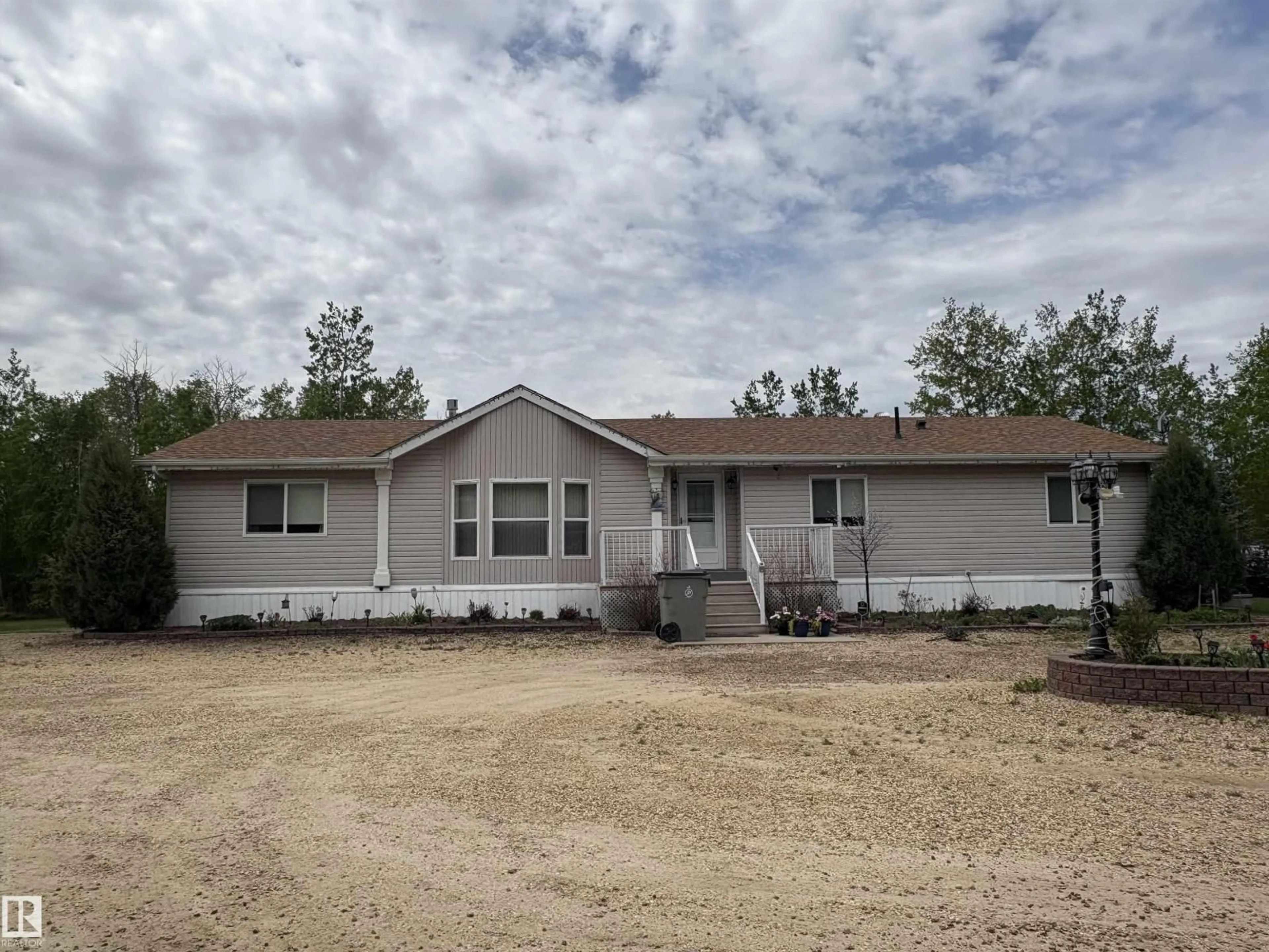 Home with vinyl exterior material, unknown for 4901 48 AV, Busby Alberta T0G0H0