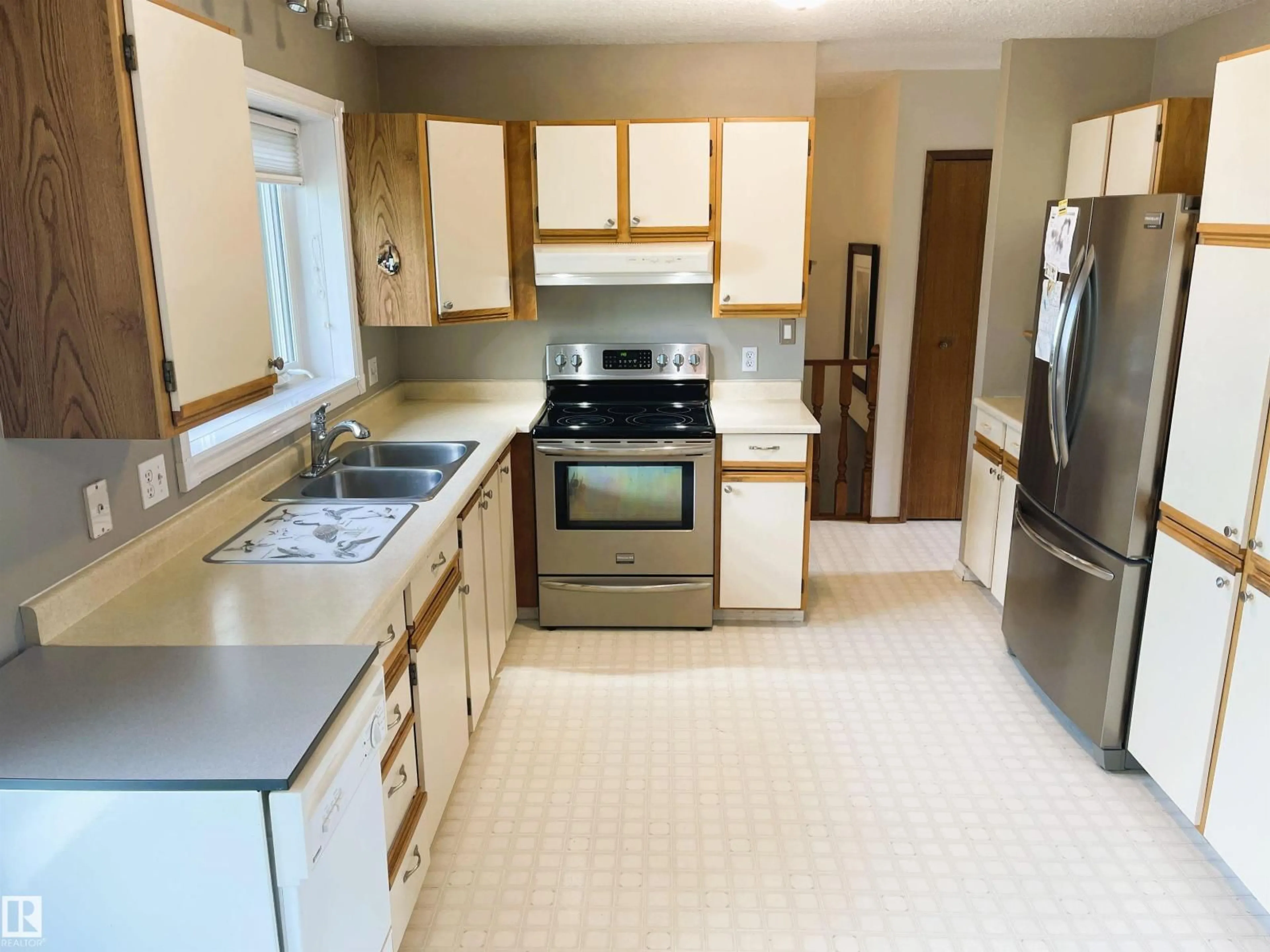 Standard kitchen, unknown for 48 47018 TWP RD 604A, Rural Bonnyville M.D. Alberta T9N2J6