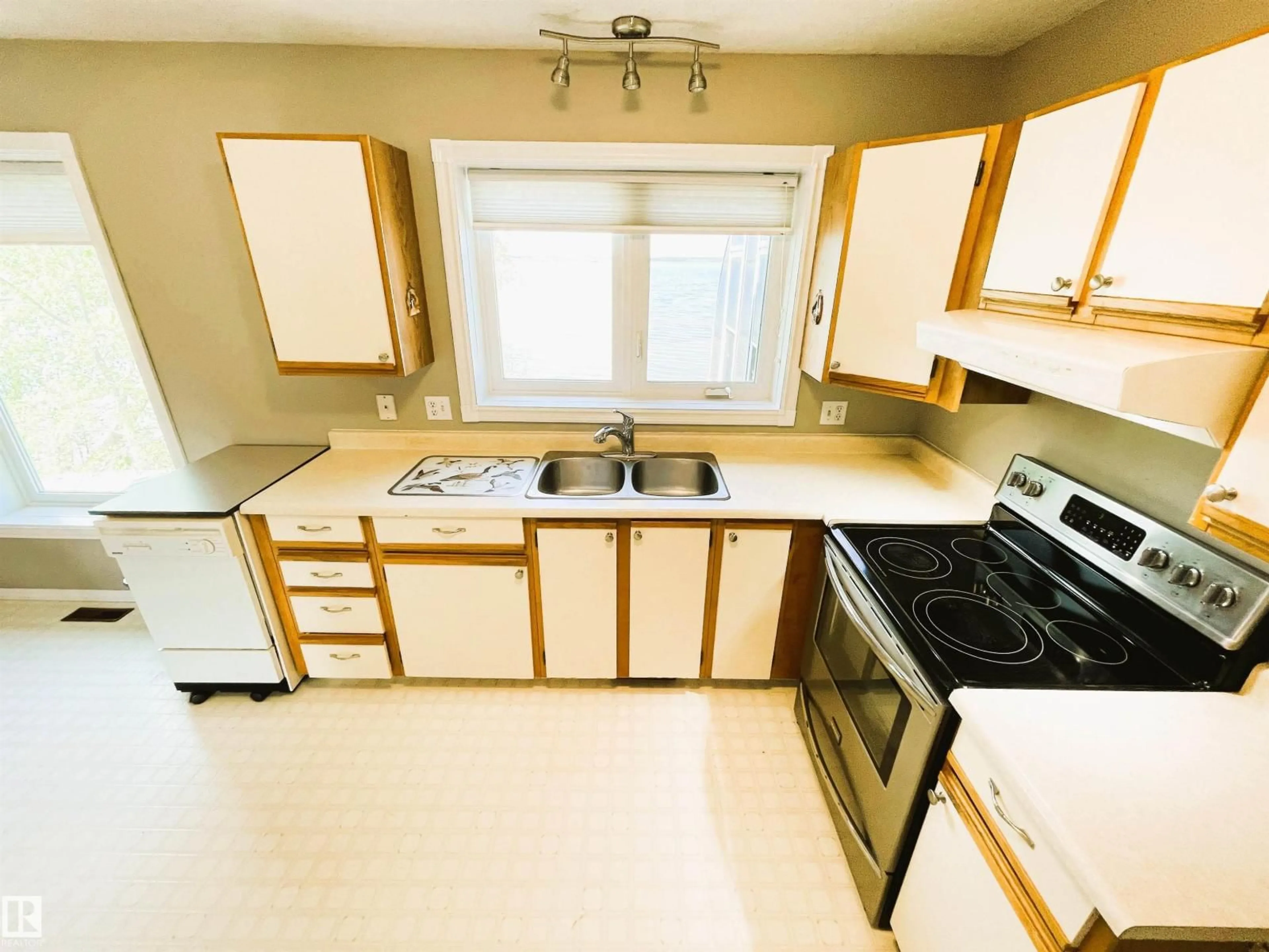 Standard kitchen, unknown for 48 47018 TWP RD 604A, Rural Bonnyville M.D. Alberta T9N2J6