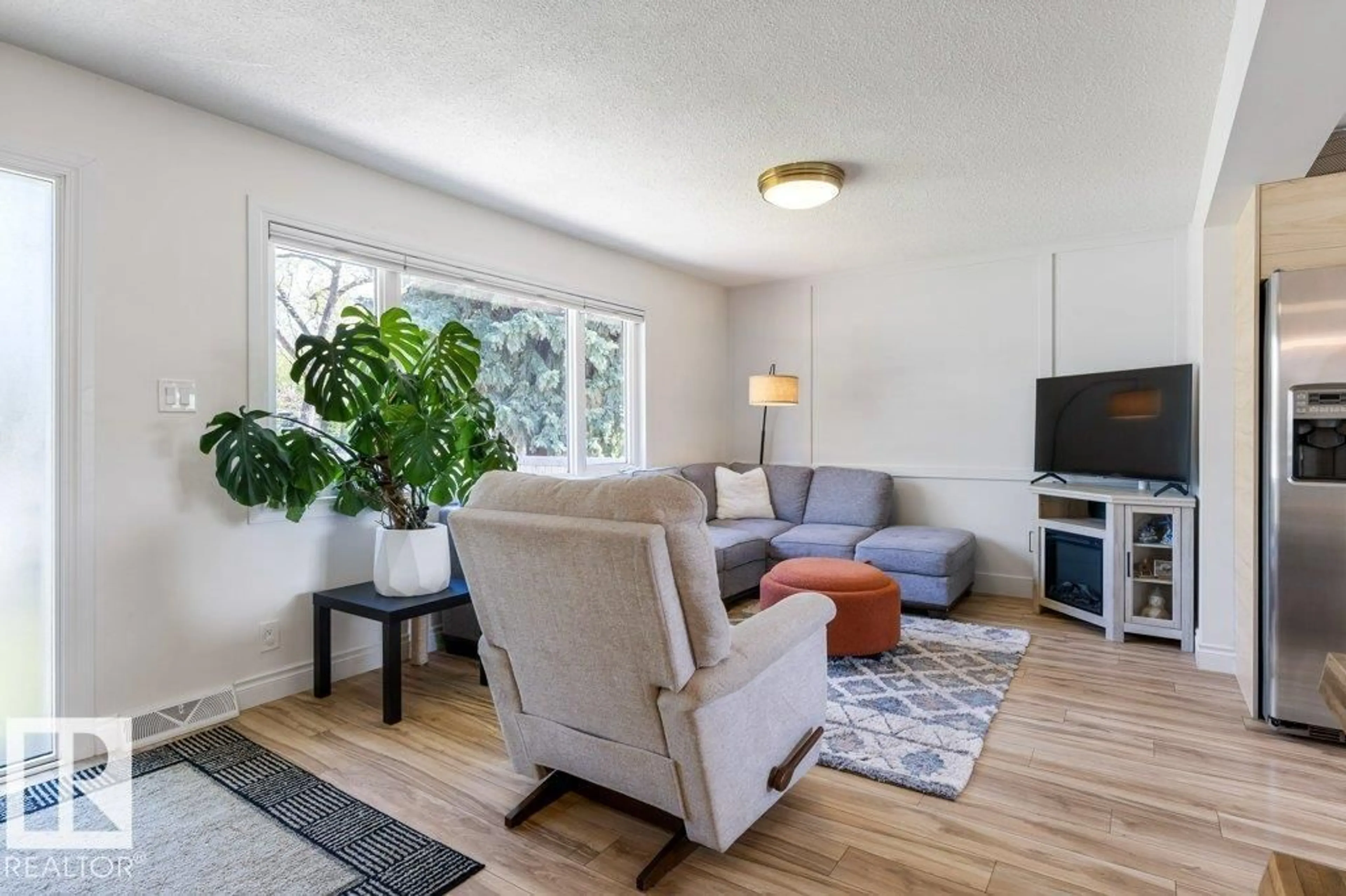 Living room with furniture, unknown for 12264 135 ST, Edmonton Alberta T5L1X2