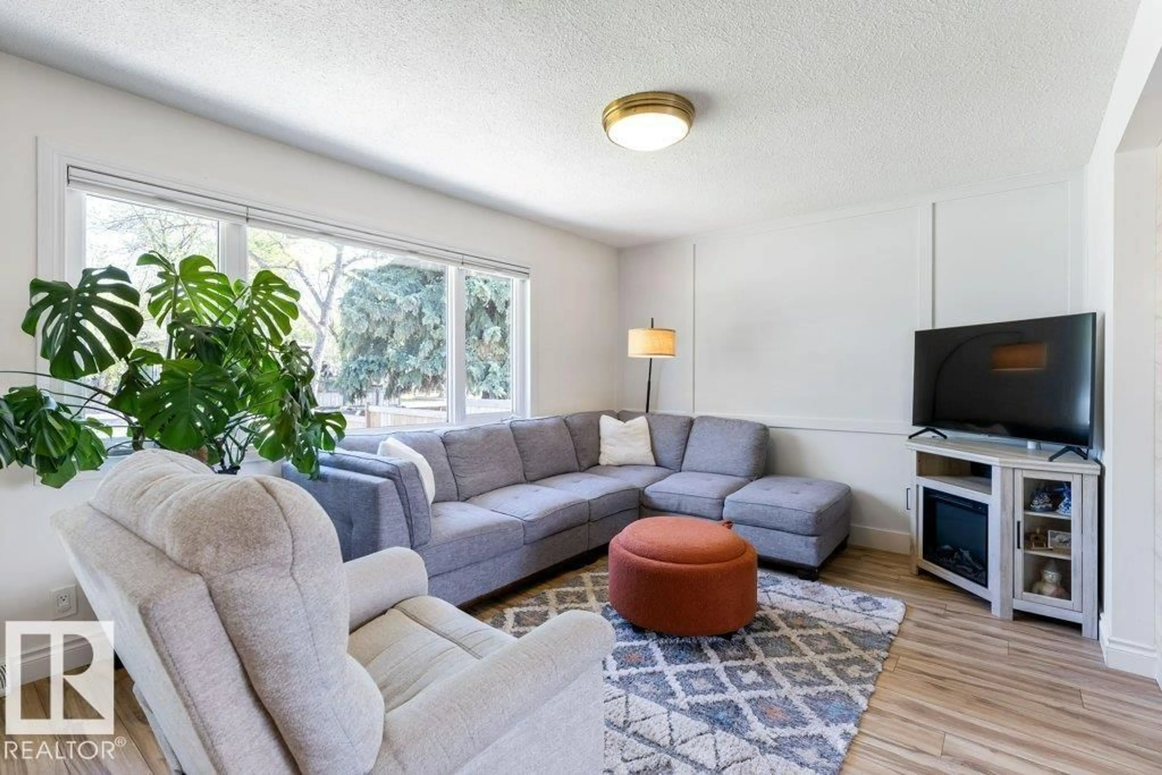 Living room with furniture, unknown for 12264 135 ST, Edmonton Alberta T5L1X2