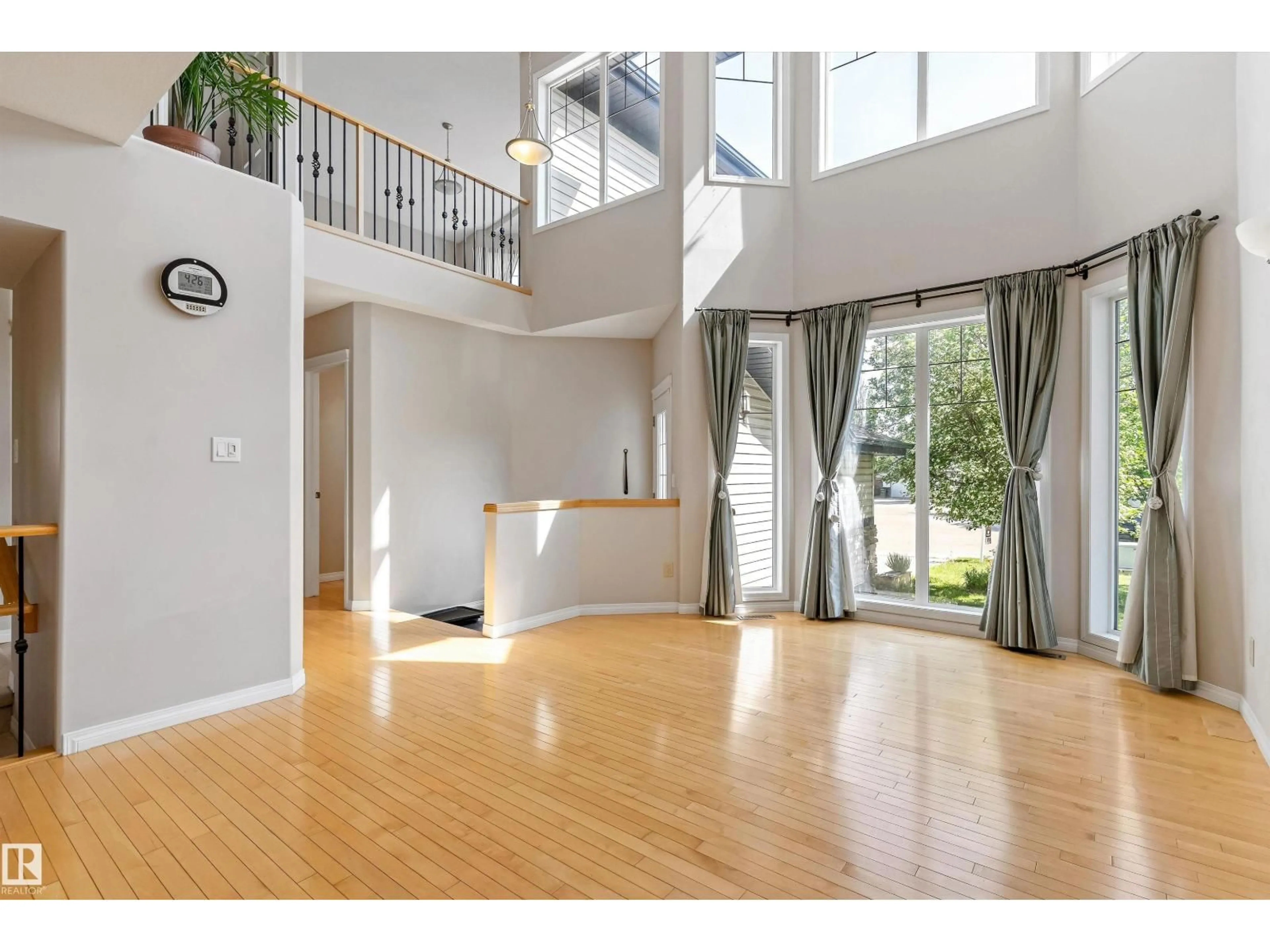 Indoor foyer for 1710 HODGSON PL, Edmonton Alberta T6R3R6