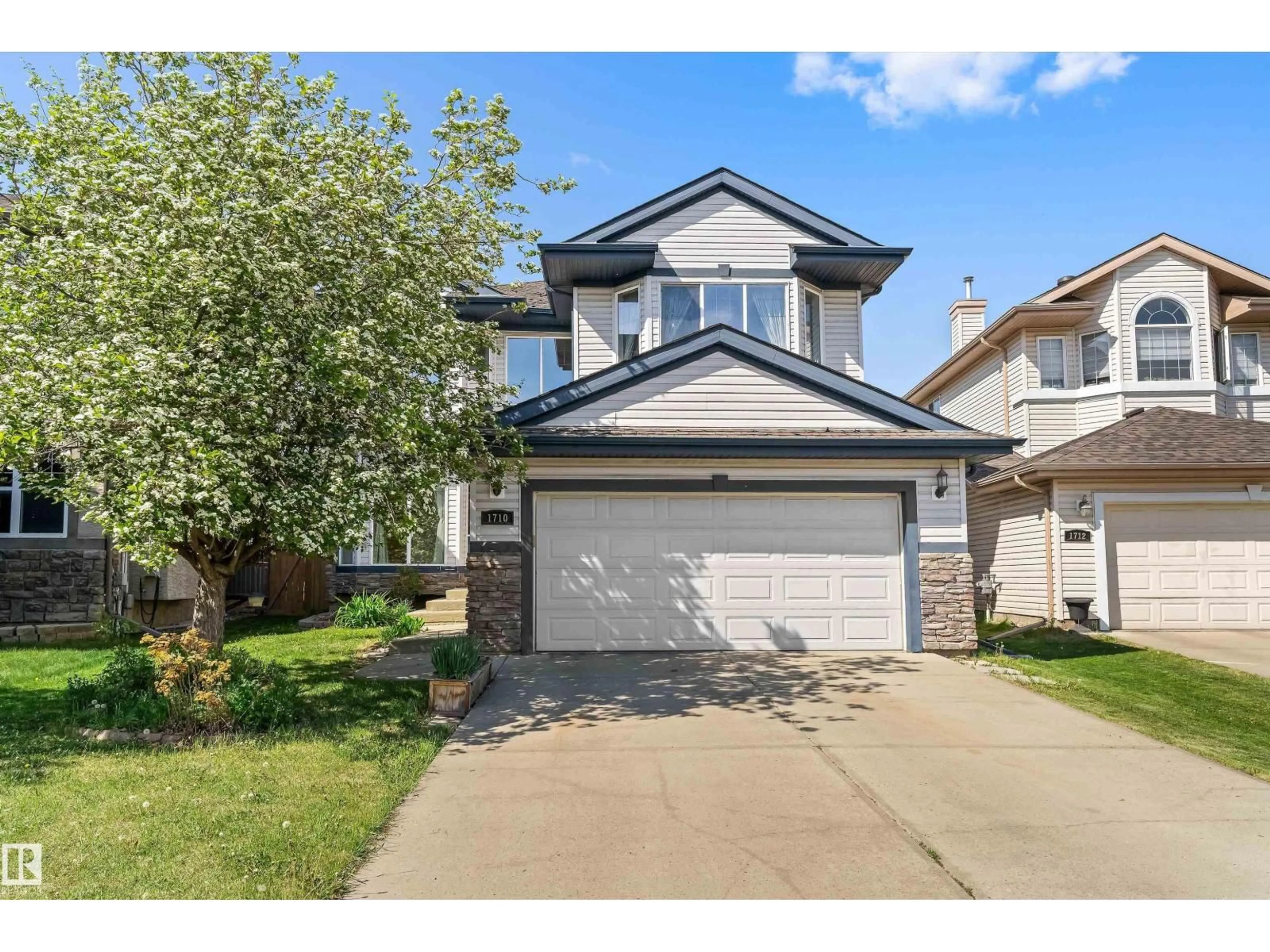 Home with vinyl exterior material, street for 1710 HODGSON PL, Edmonton Alberta T6R3R6