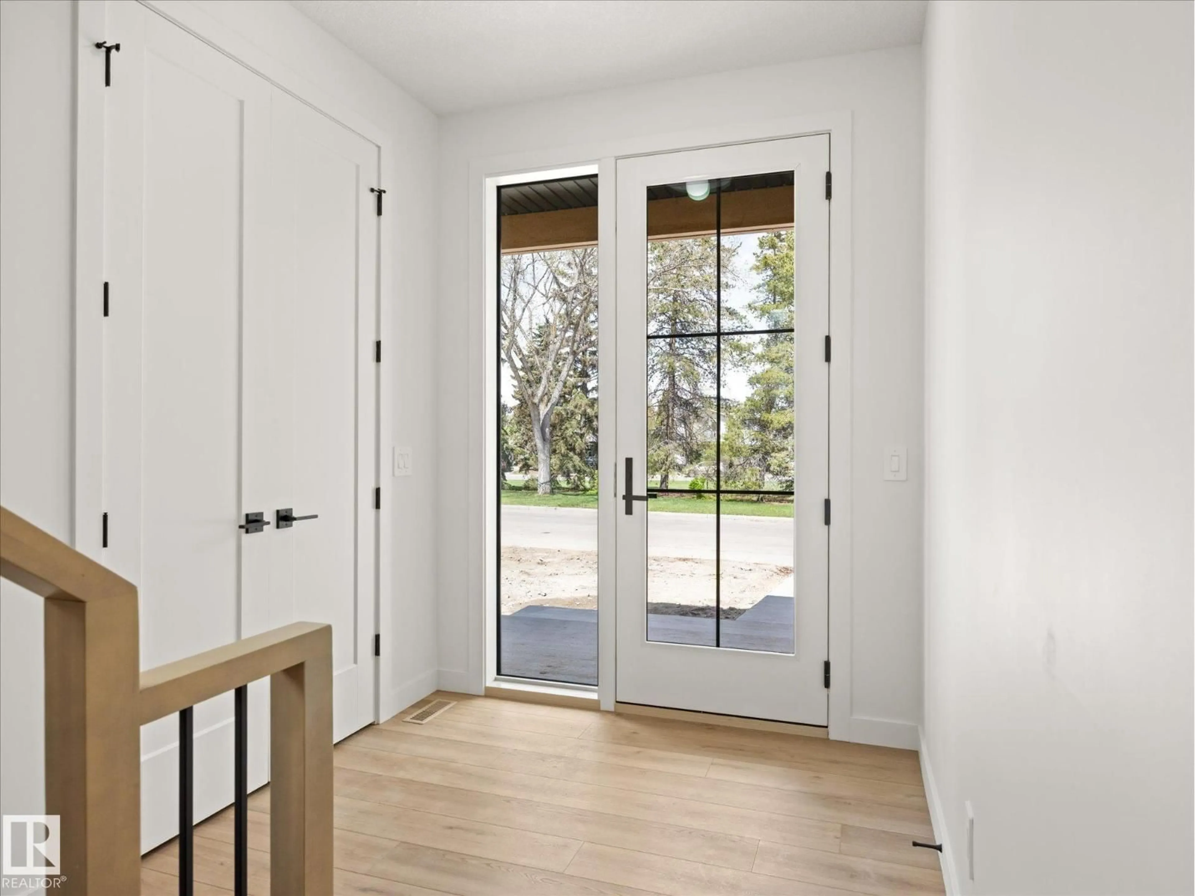 Indoor entryway for NW - 6303 109B AV, Edmonton Alberta T6A1S7