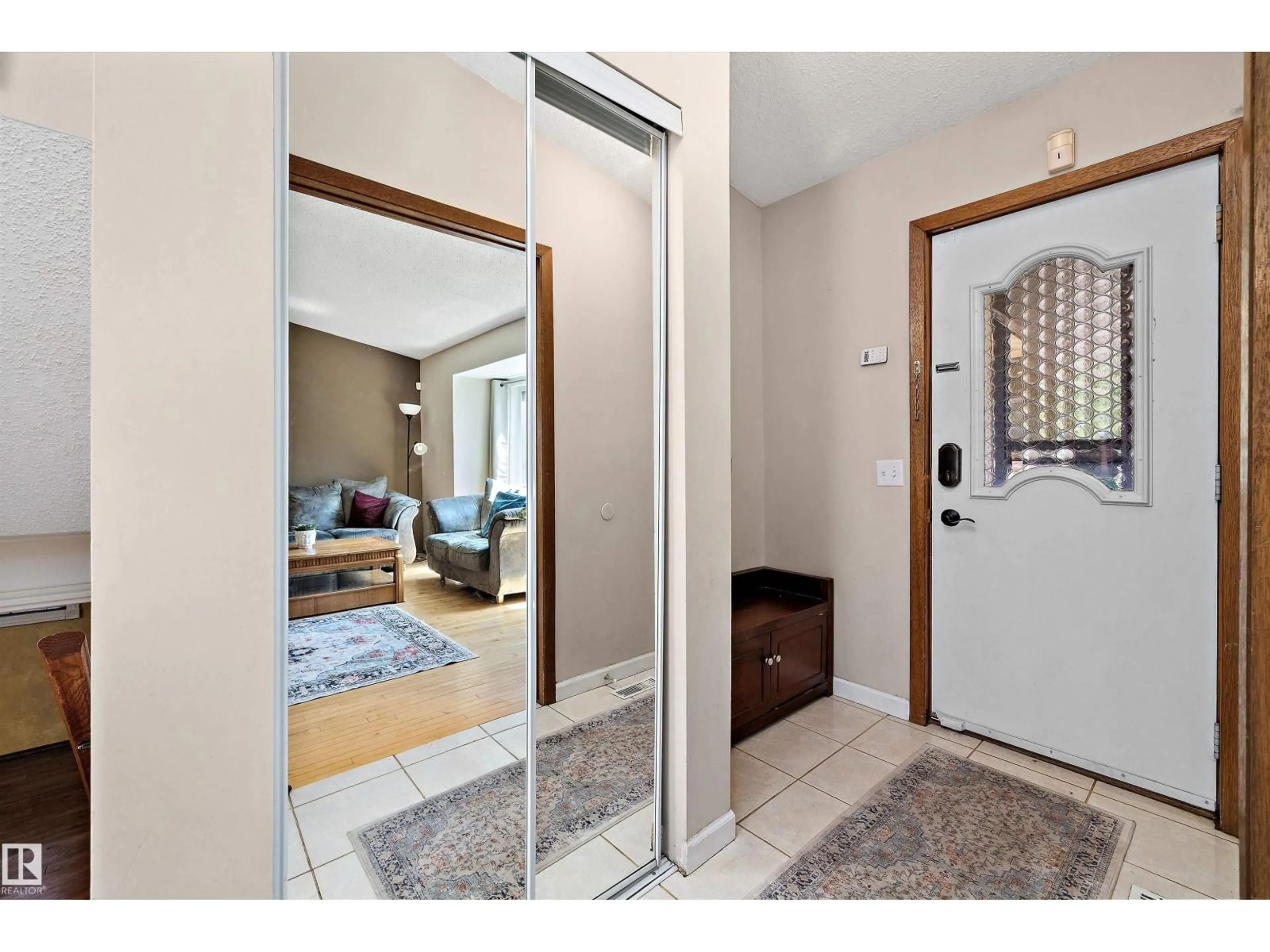 Indoor entryway for NW - 2127 40 ST, Edmonton Alberta T6L4E9