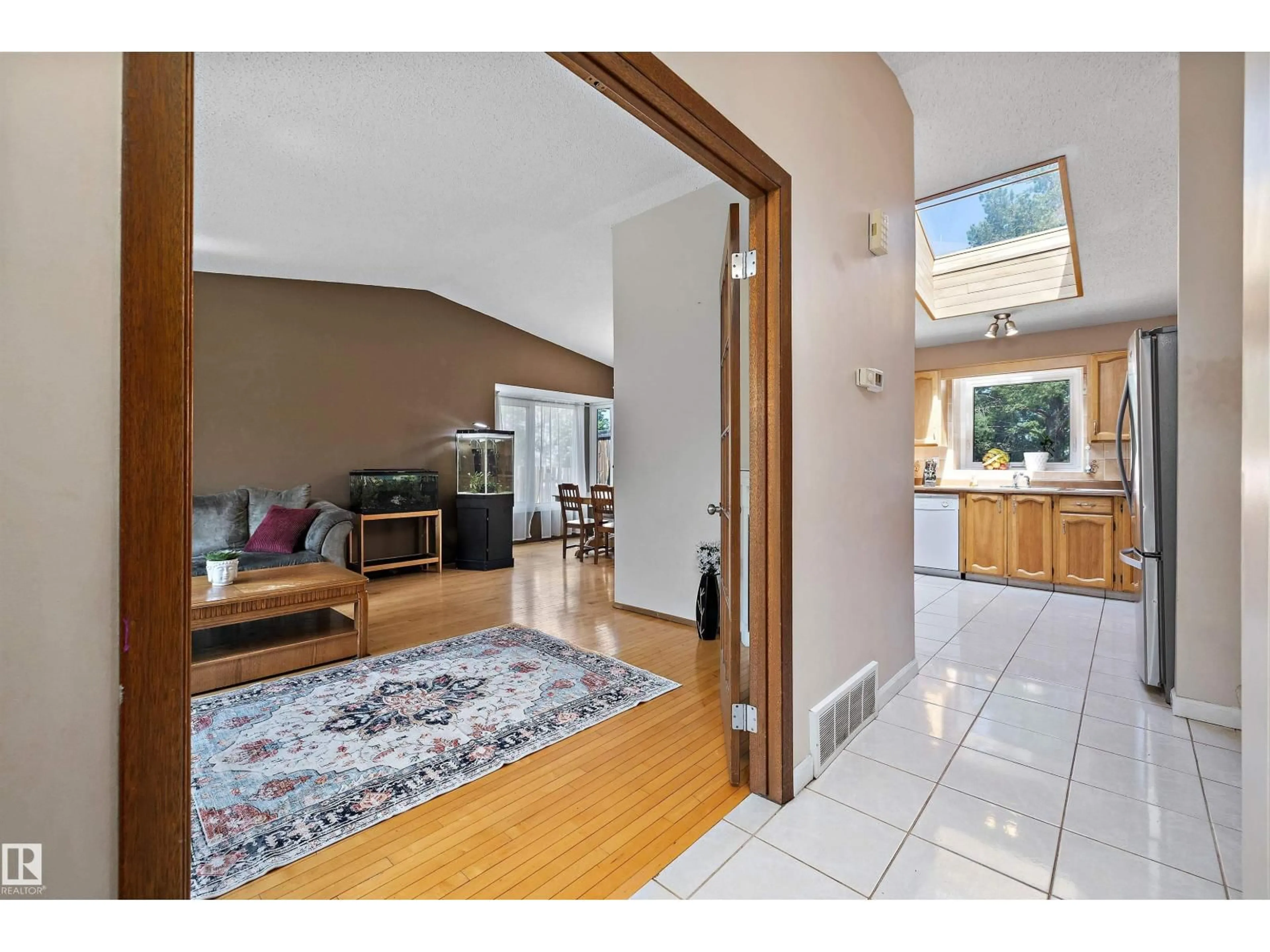 Unknown for NW - 2127 40 ST, Edmonton Alberta T6L4E9