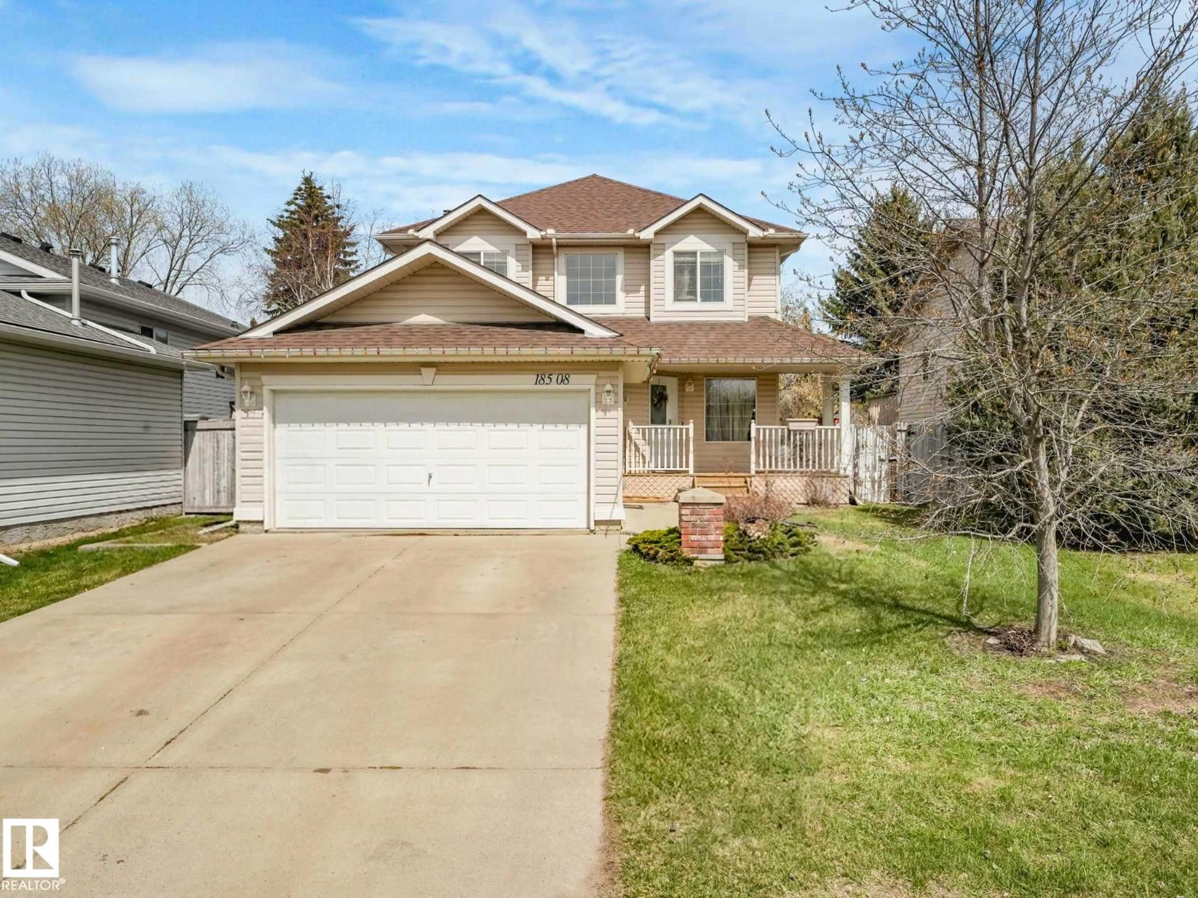 Home with vinyl exterior material, street for 18508 50 AV, Edmonton Alberta T6M2R3