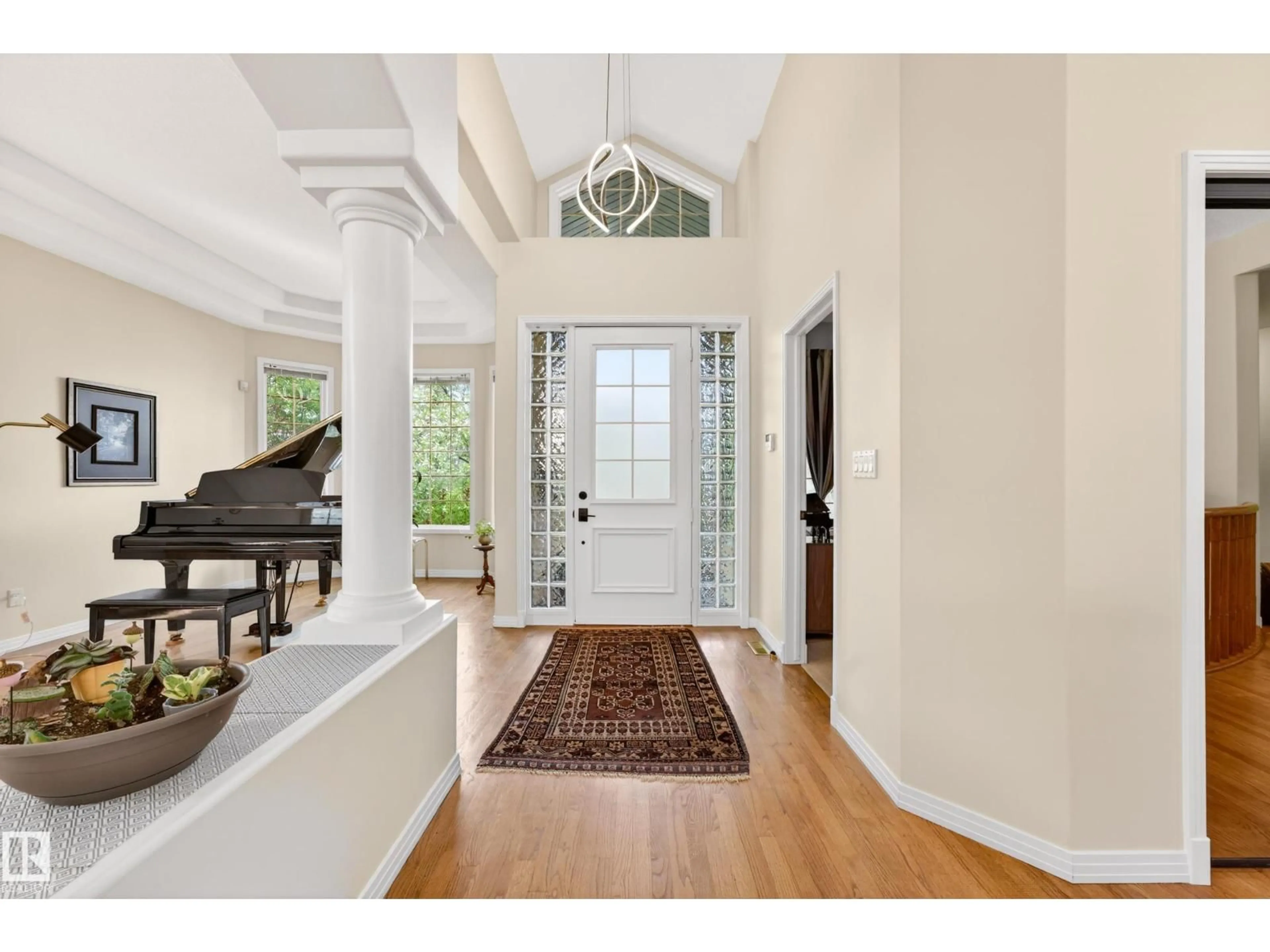 Indoor entryway for 433 ESTATE DR, Sherwood Park Alberta T8B1L9