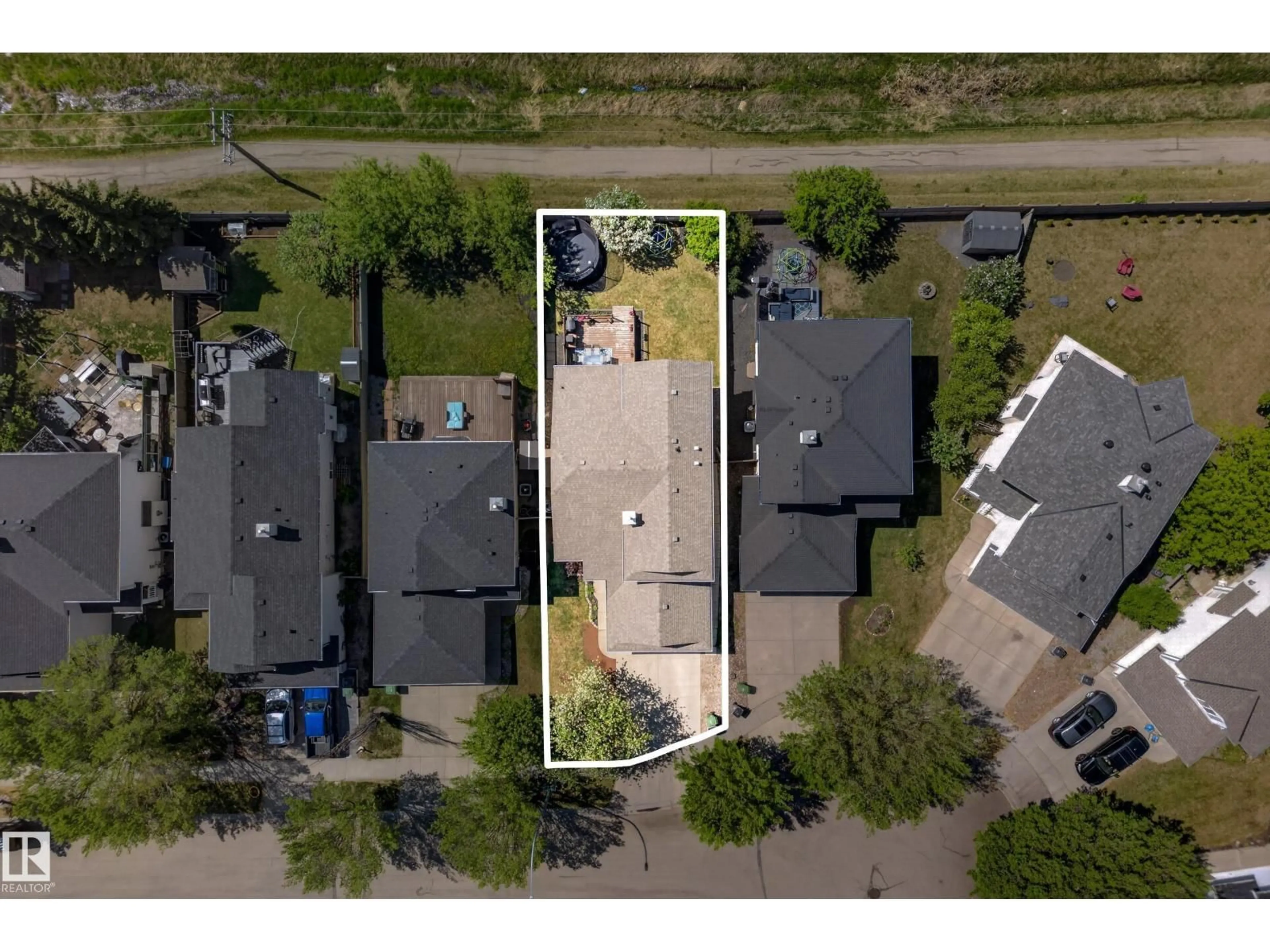 A pic from outside/outdoor area/front of a property/back of a property/a pic from drone, street for 78 BONIN CR, Beaumont Alberta T4X1N7