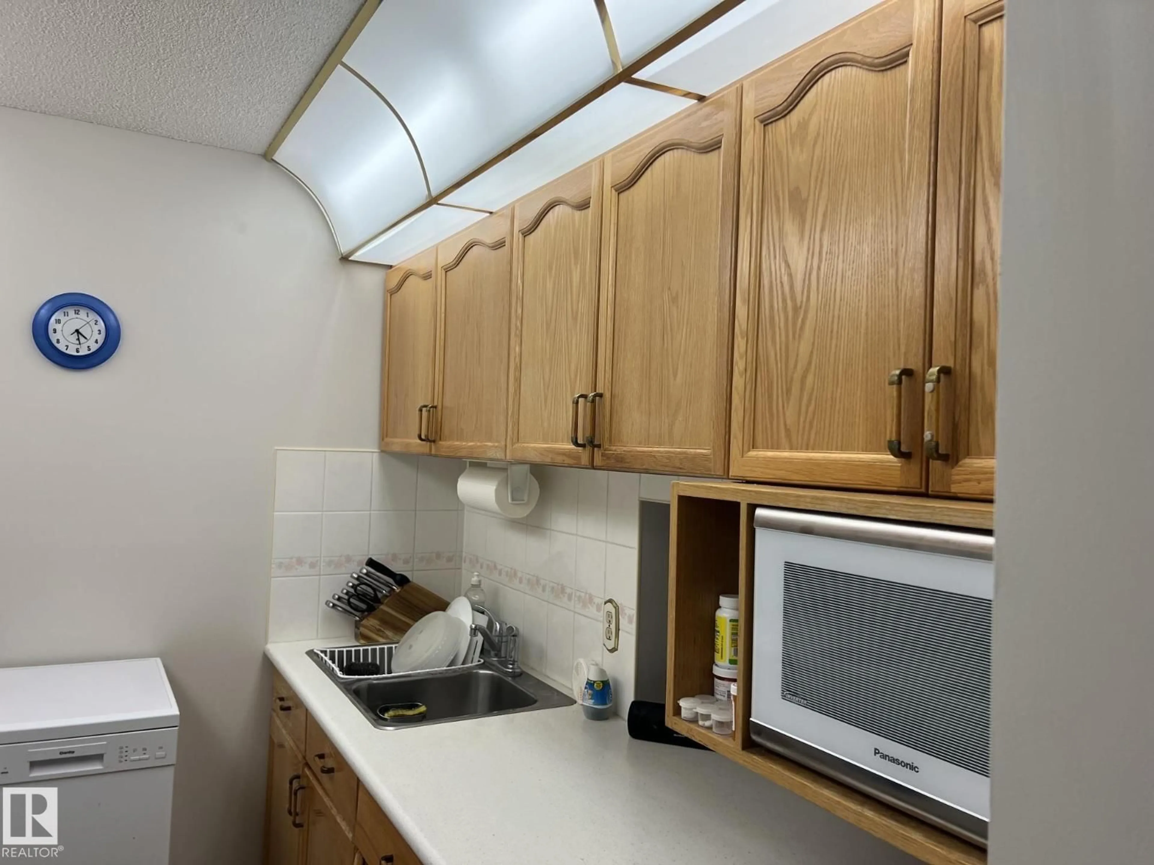 Standard kitchen, unknown for 207 - 18012 95 AV, Edmonton Alberta T5T5Z2