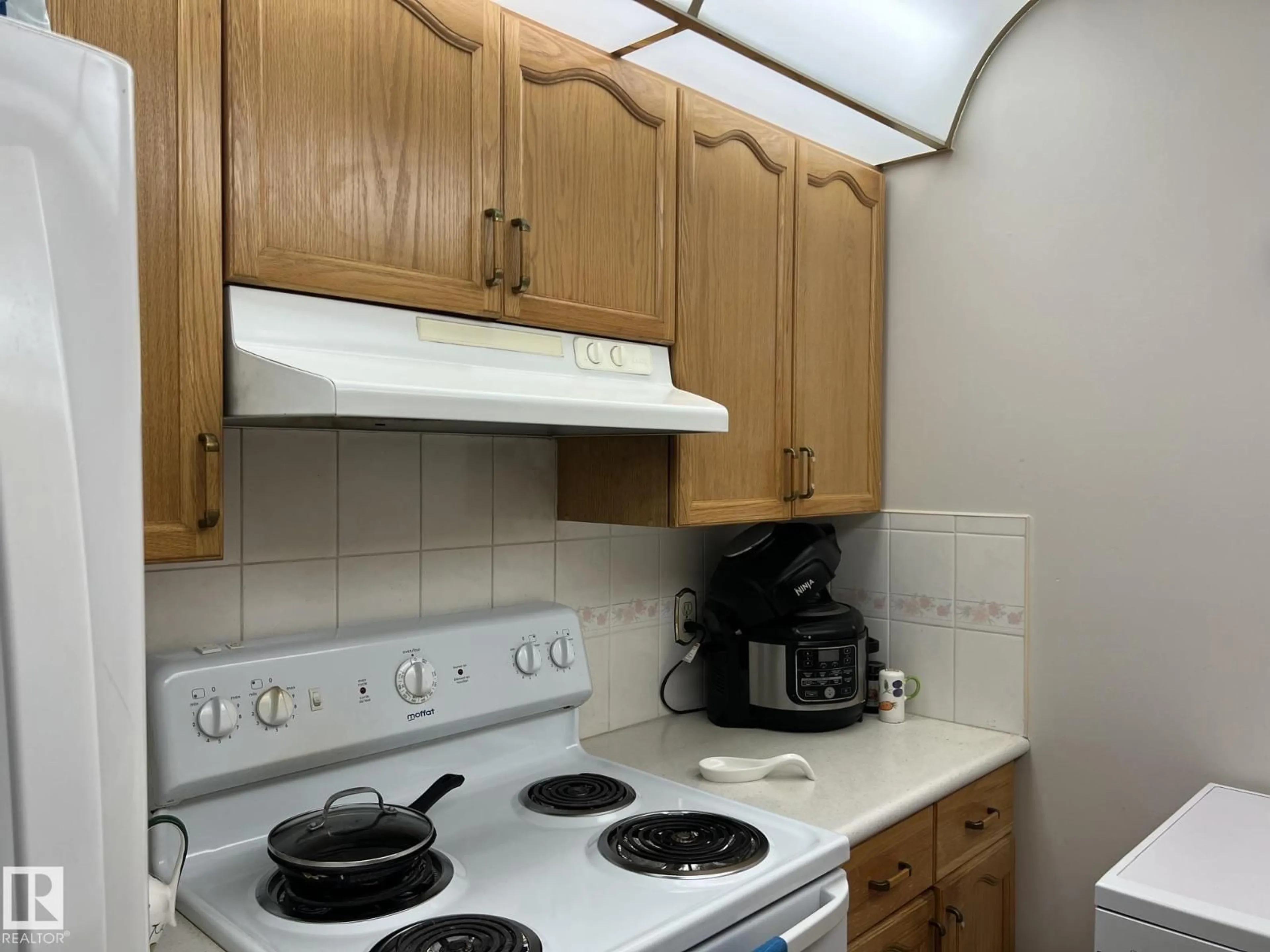 Standard kitchen, unknown for 207 - 18012 95 AV, Edmonton Alberta T5T5Z2