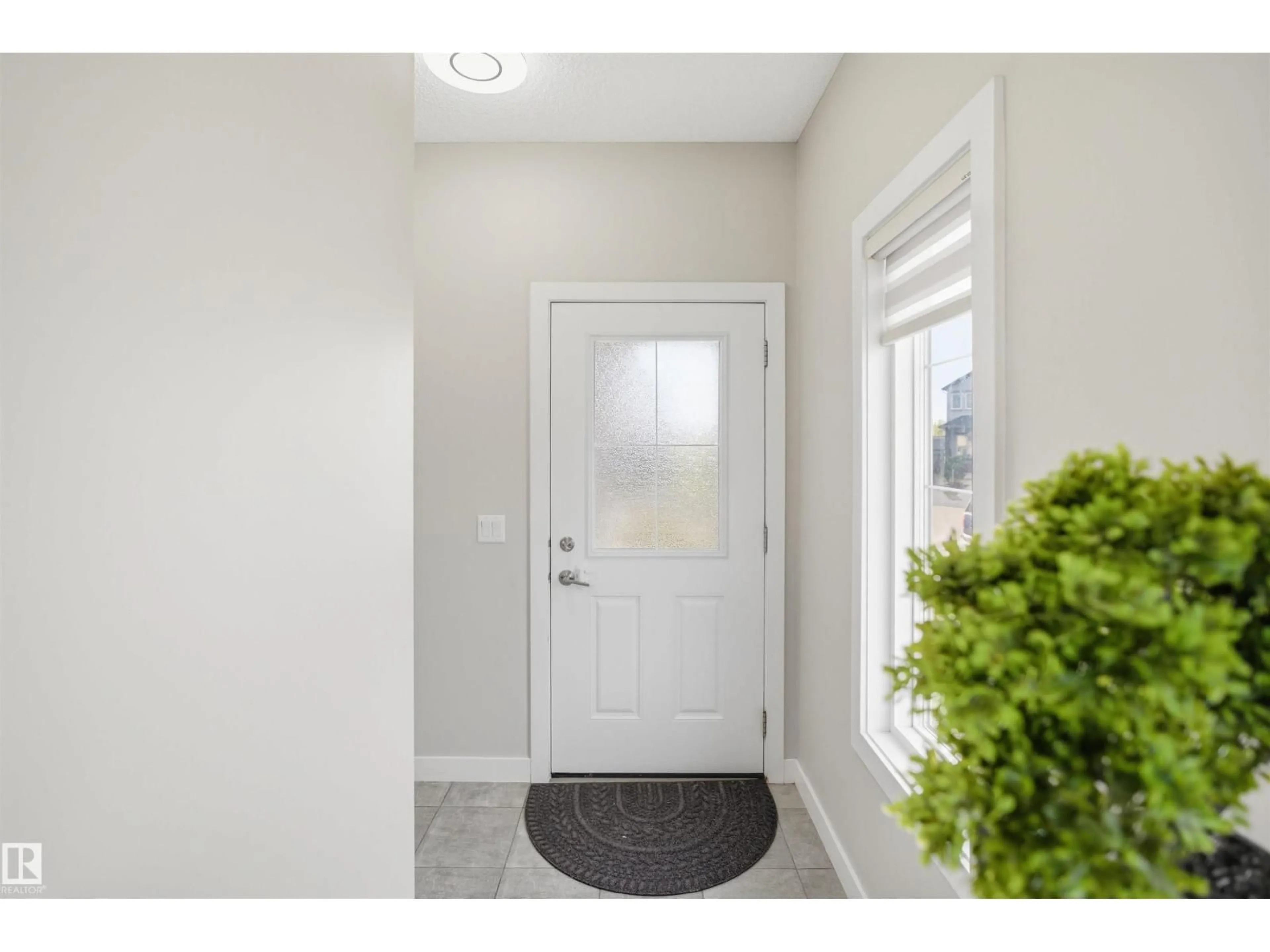 Indoor entryway for 1234 DANIELS CR, Edmonton Alberta T6W3V6