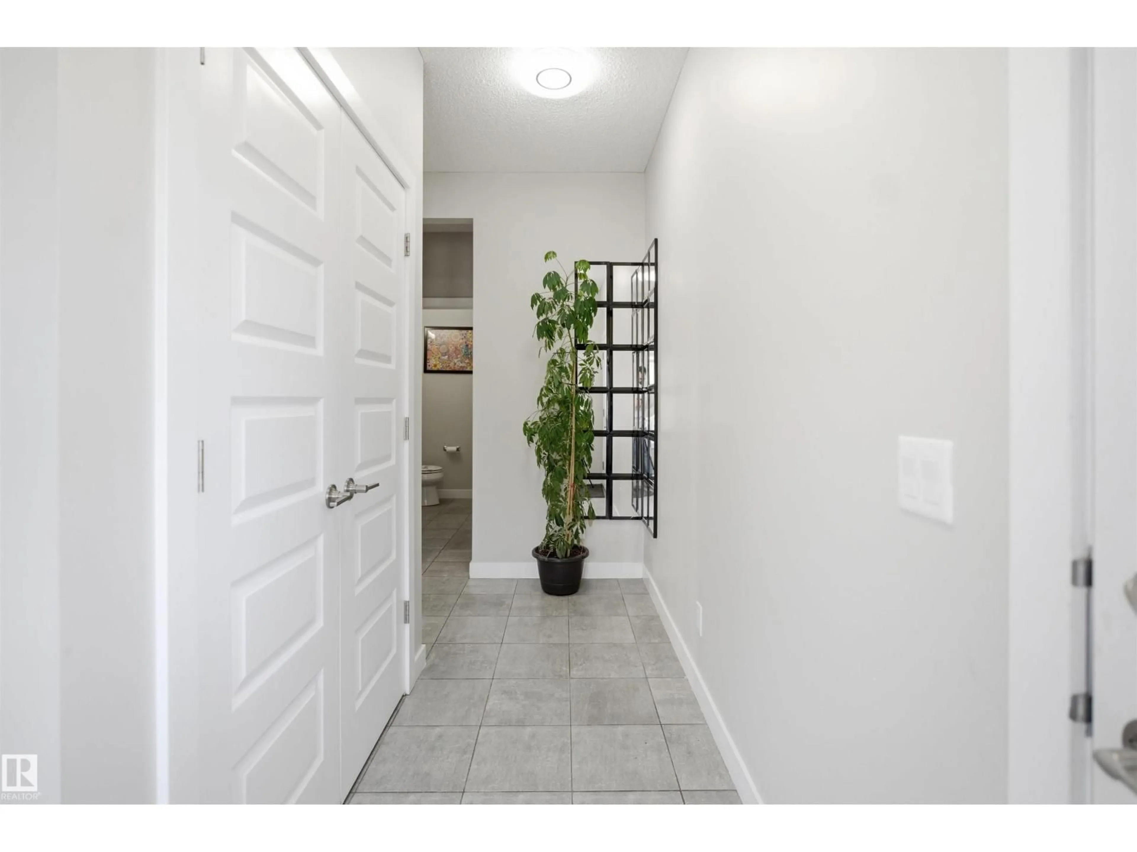 Indoor entryway for 1234 DANIELS CR, Edmonton Alberta T6W3V6